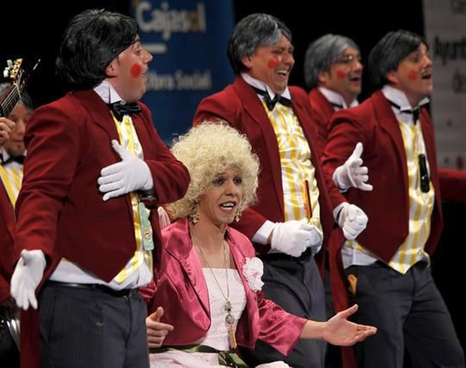 Chirigota Los mayordomos de la Casa de Alba

Foto: Jesus Marin