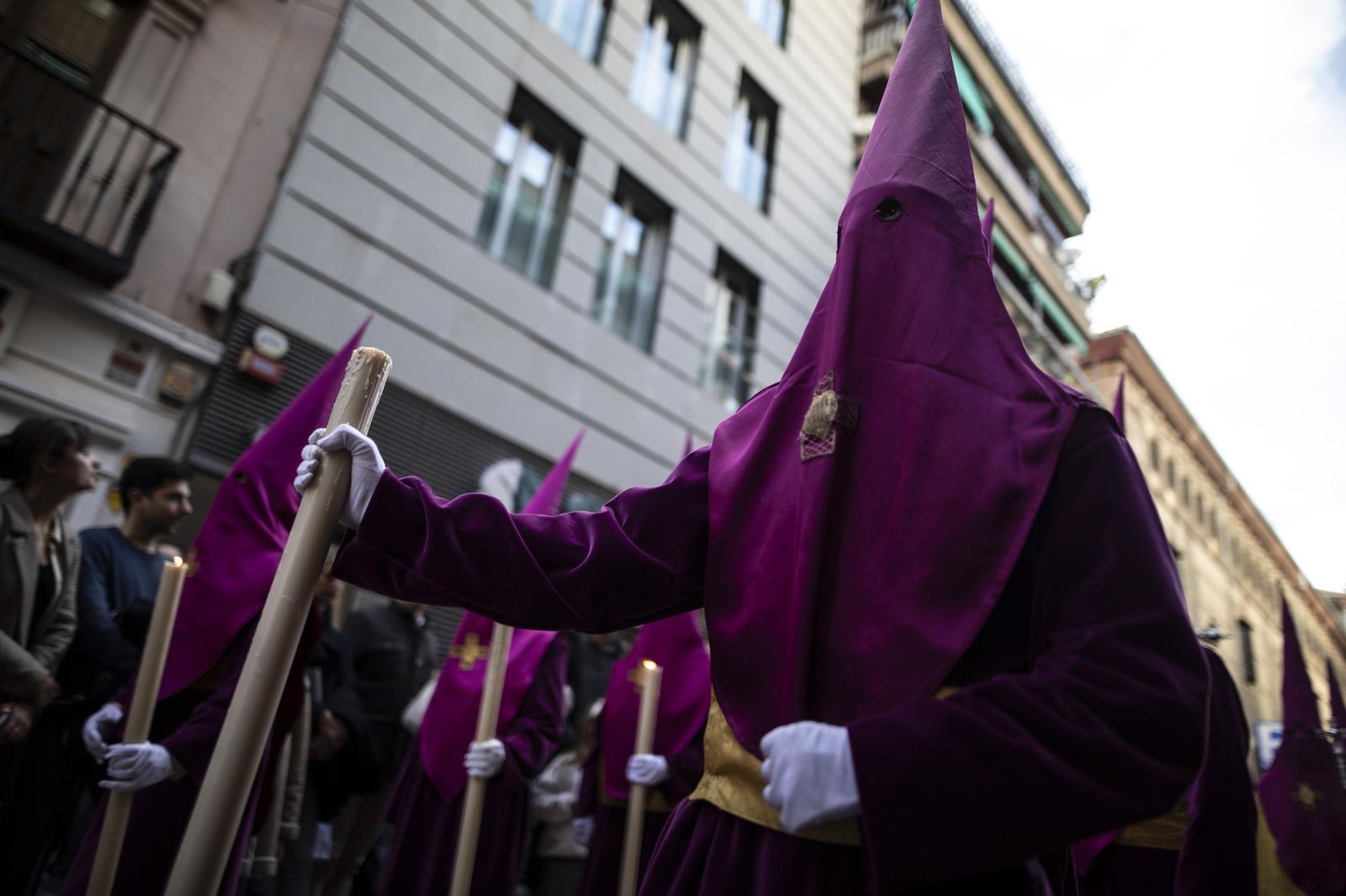 Así vivió Granada la salida de la centenaria Cofradía del Rescate 2025