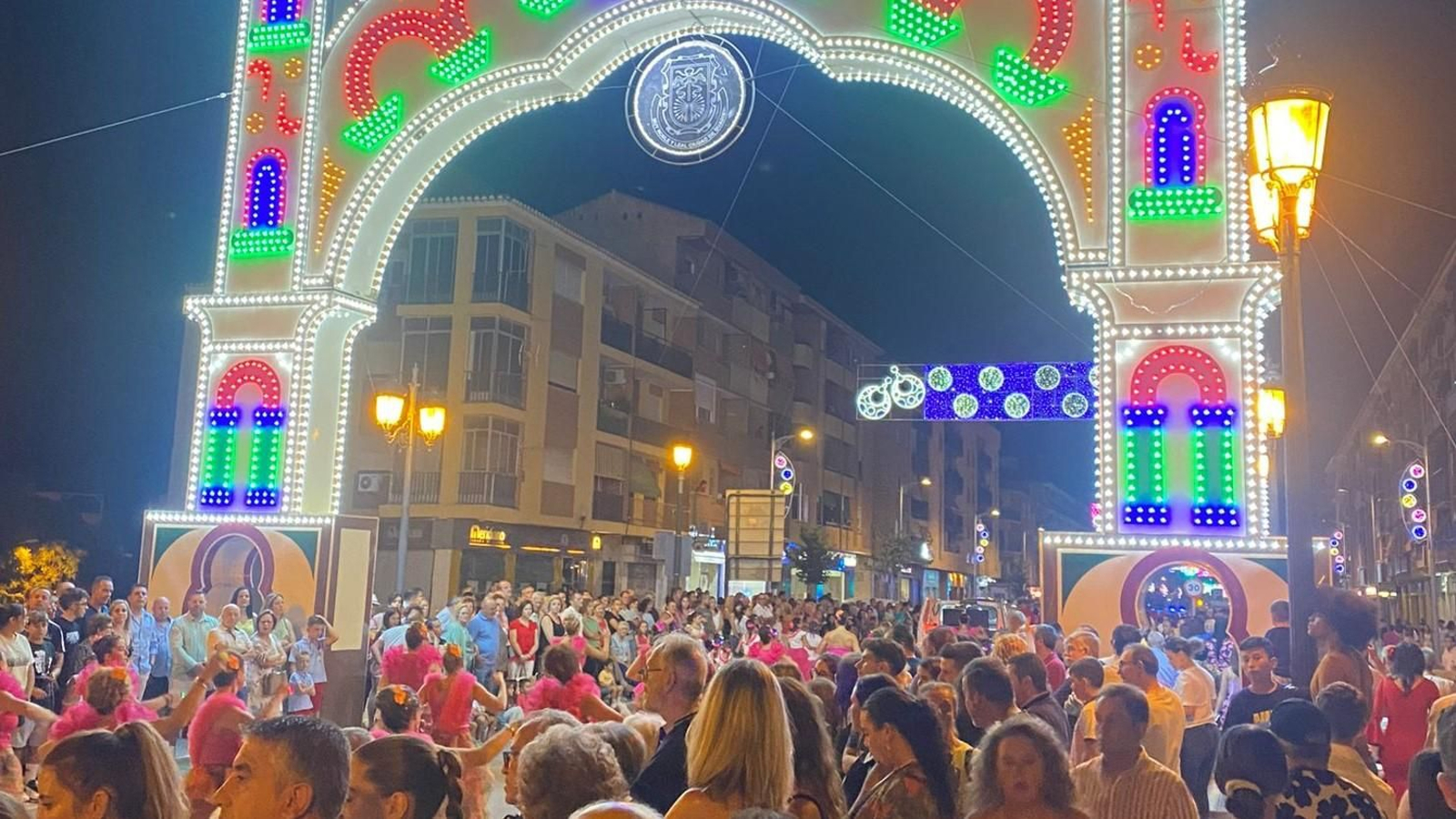 Desfile final de la Feria de Guadix 2024 a su paso por la Portada.