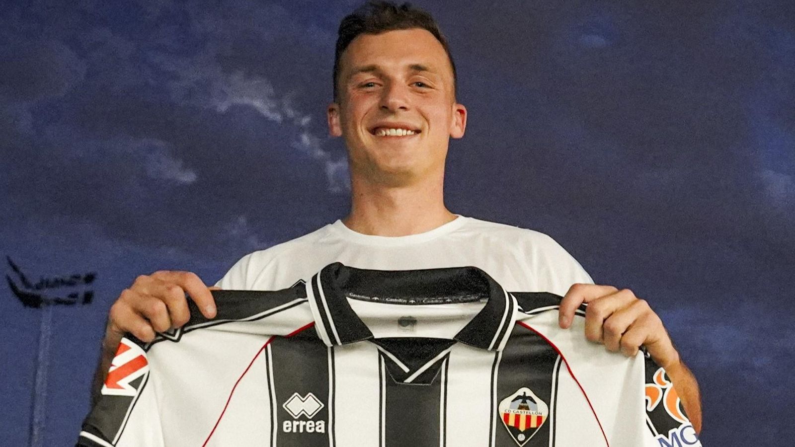 Adam Jakobsen, el nuevo delantero del Castellón.