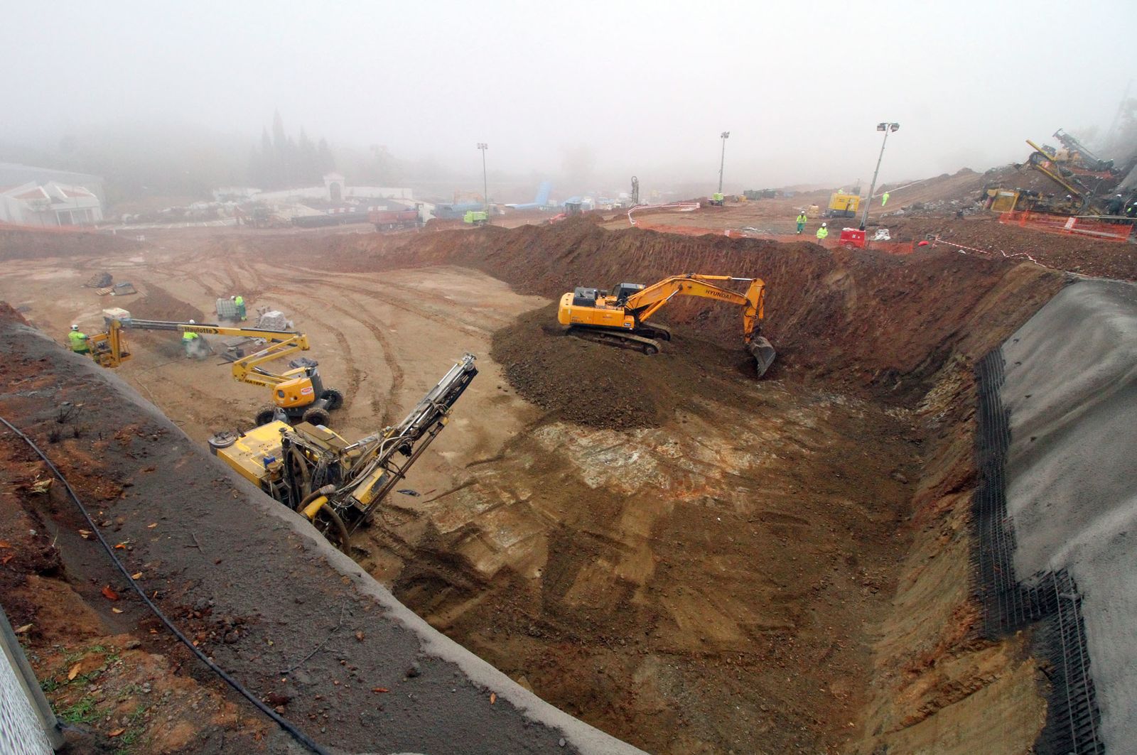 Imágenes de la colocación de la primera piedra de la planta de ElPozo en Jabugo.