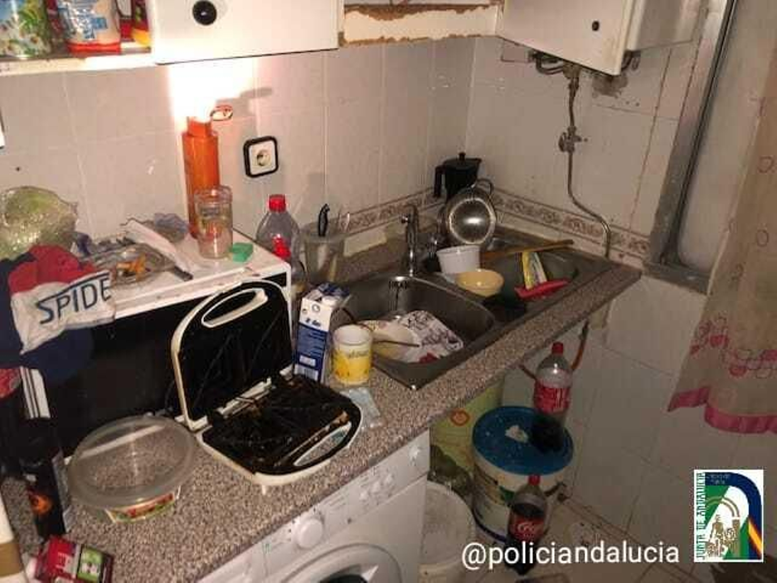 Prisión para los padres de un bebé de un año que vivía entre ratas y basura