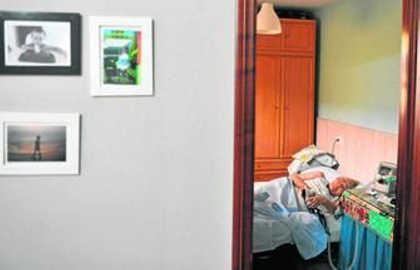 Una mujer dependiente en su domicilio.