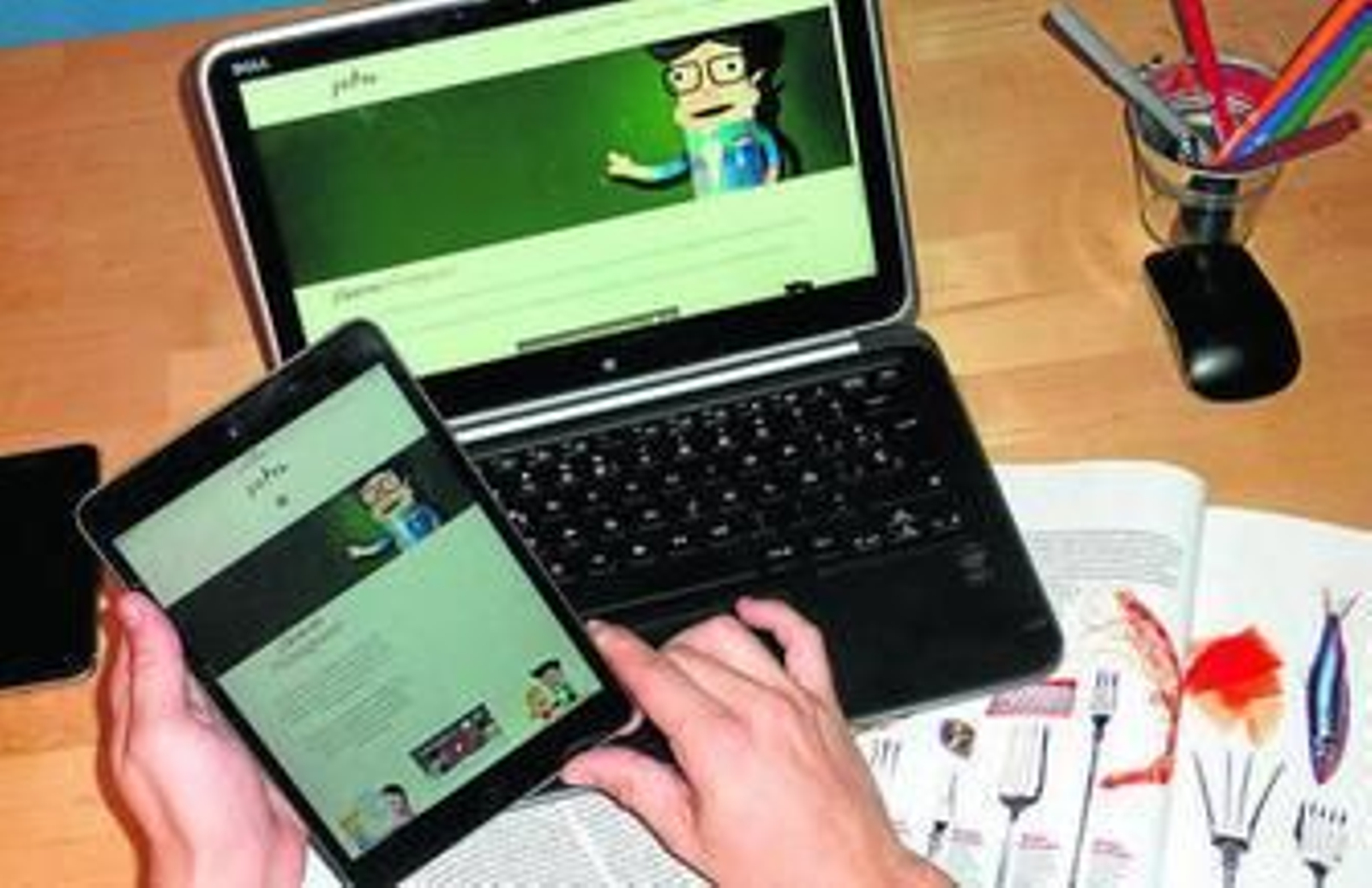 Se basa en el uso de 'tablet' conectada vía web a un panel de control al que acceden madres, padres o cuidadores.