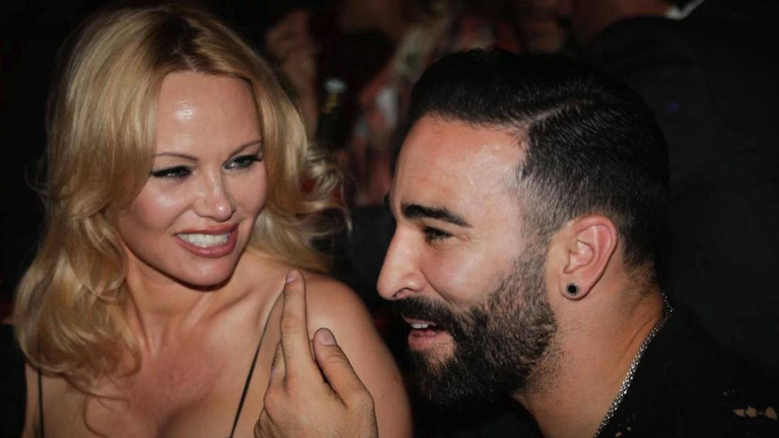 Amarga despedida la de Pamela Anderson y su novio, Adil Remi.