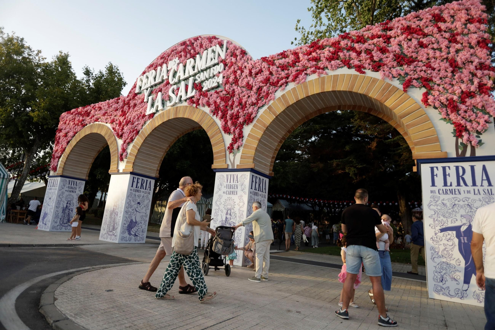 Las imágenes de la primera noche de la Feria del Carmen y de la Sal en San Fernando Las imágenes de la primera noche de la Feria del Carmen y de la Sal en San Fernando