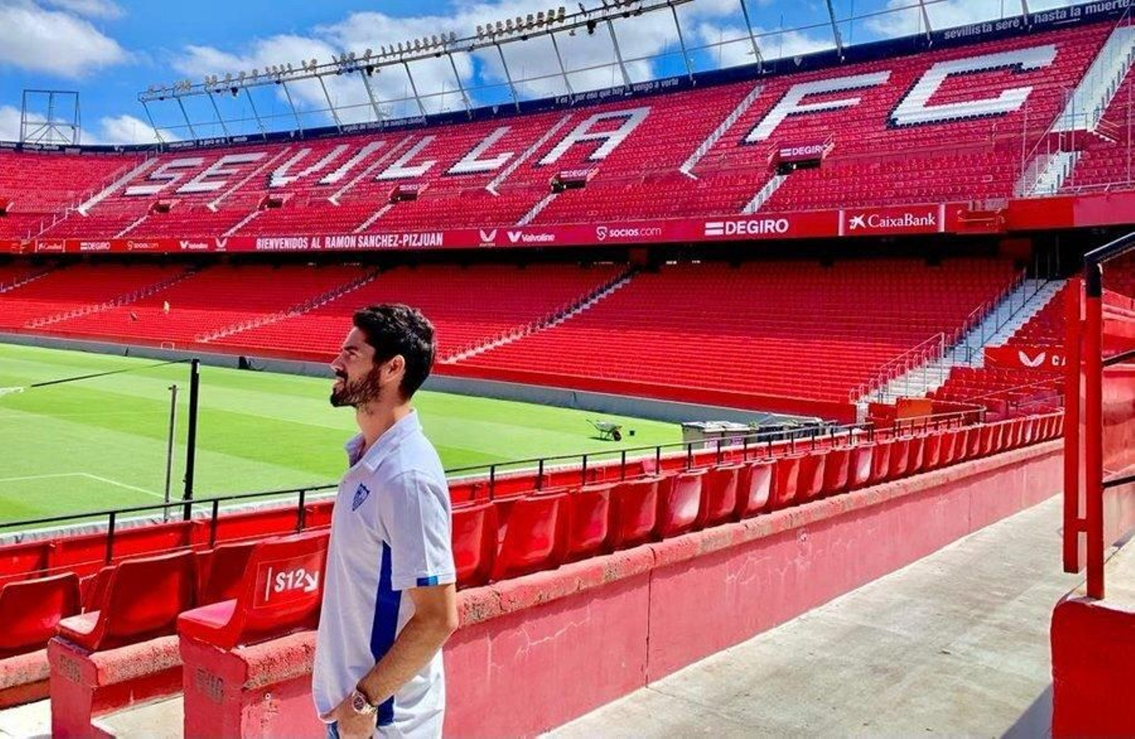 Fotografía de Isco con la grada del Ramón Sánchez-Pizjuán de fondo.