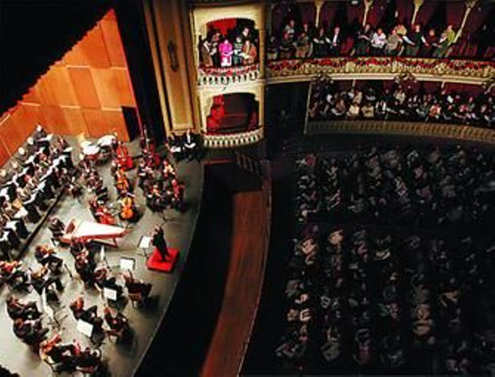 Una imagen del concierto del 'Mesías' en el Falla.