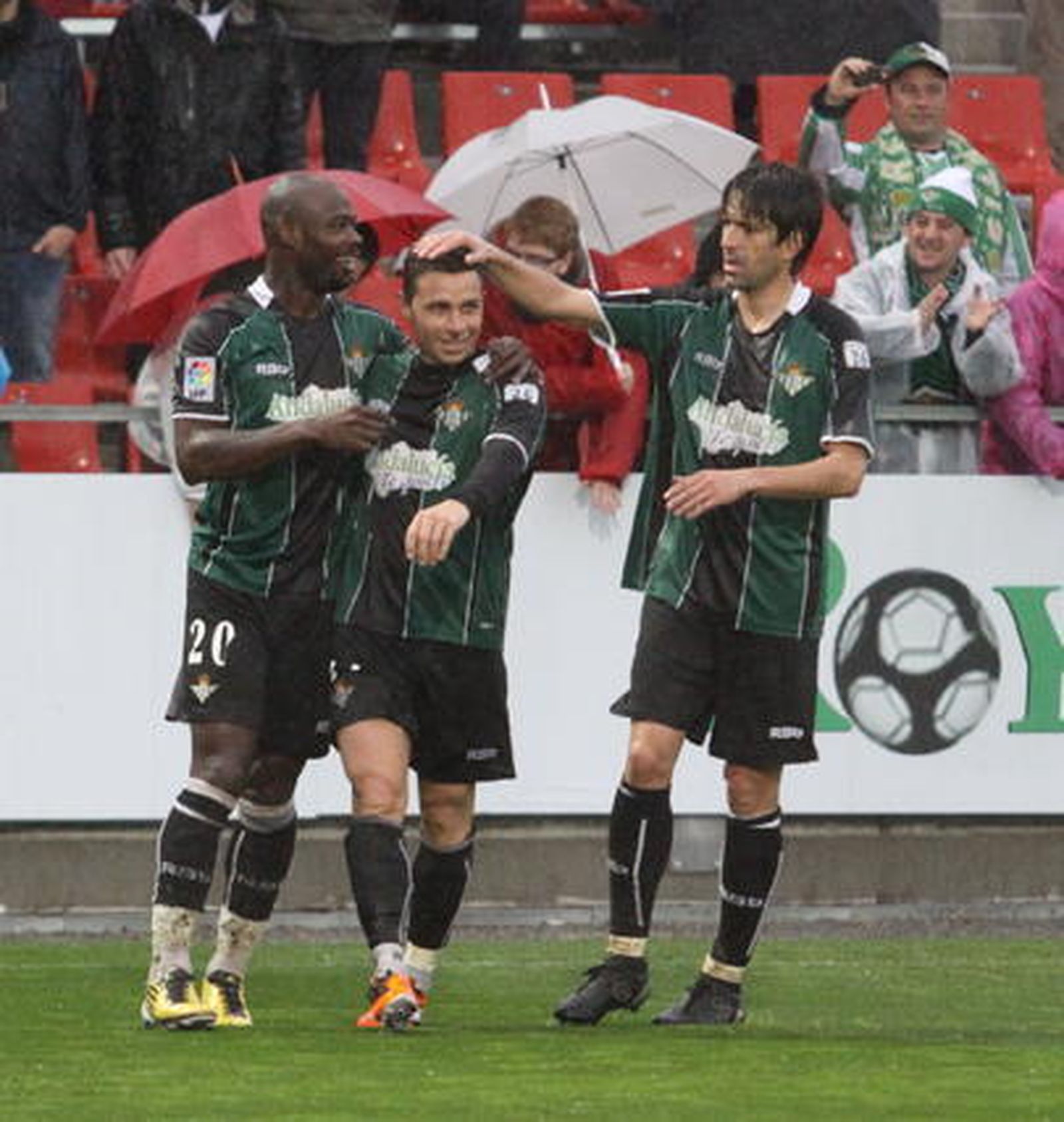 El Betis enlaza cuatro jornadas sumando puntos tras ganar a domicilio al Girona (0-1). / LOF