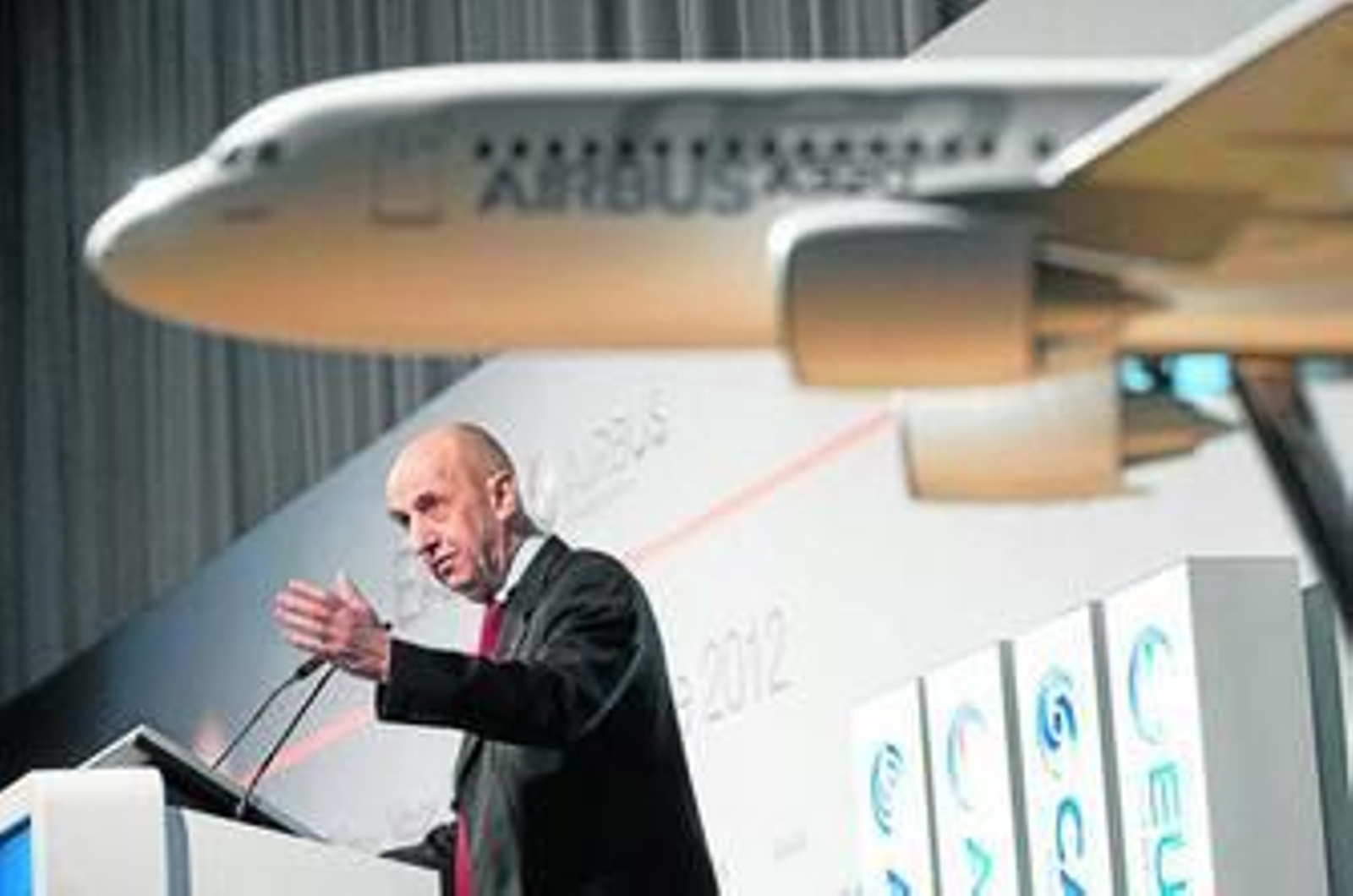 El presidente de EADS, Louis Gallois, durante su comparecencia de ayer en Hamburgo