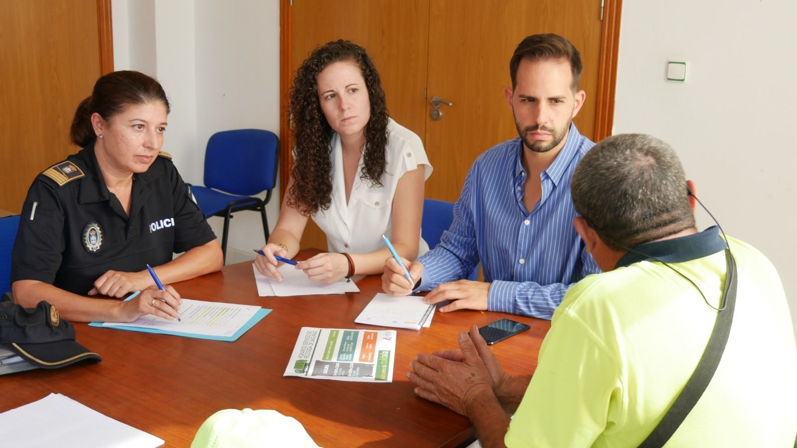 Crespo y Berenguel con responsables del área de Limpieza y la Policía Local.