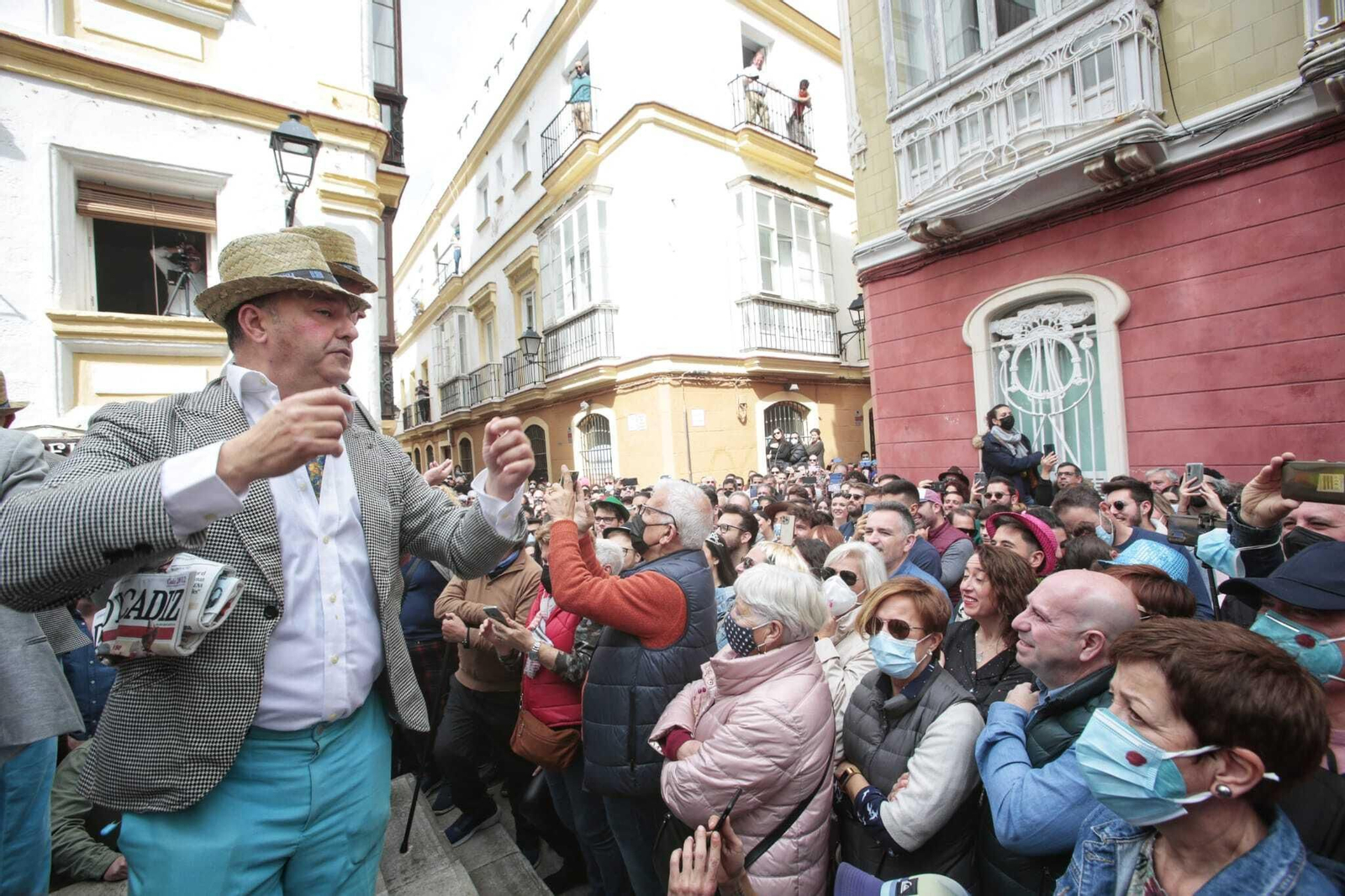 Imágenes del lunes del Carnaval ilegal de Cádiz