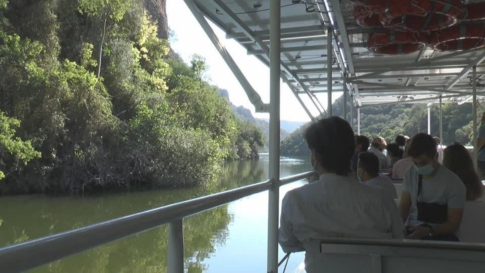 El primer viaje en barco por el Bembézar, en imágenes