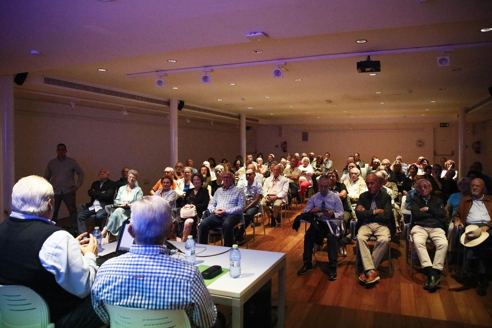 Las imágenes de las jornadas por la "XIX Semana Cultural" con Antonio Andrés en Almería