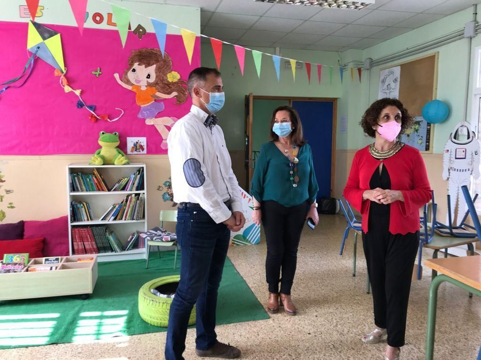 El delegado de Educación visita el Ave María del Diezmo.
