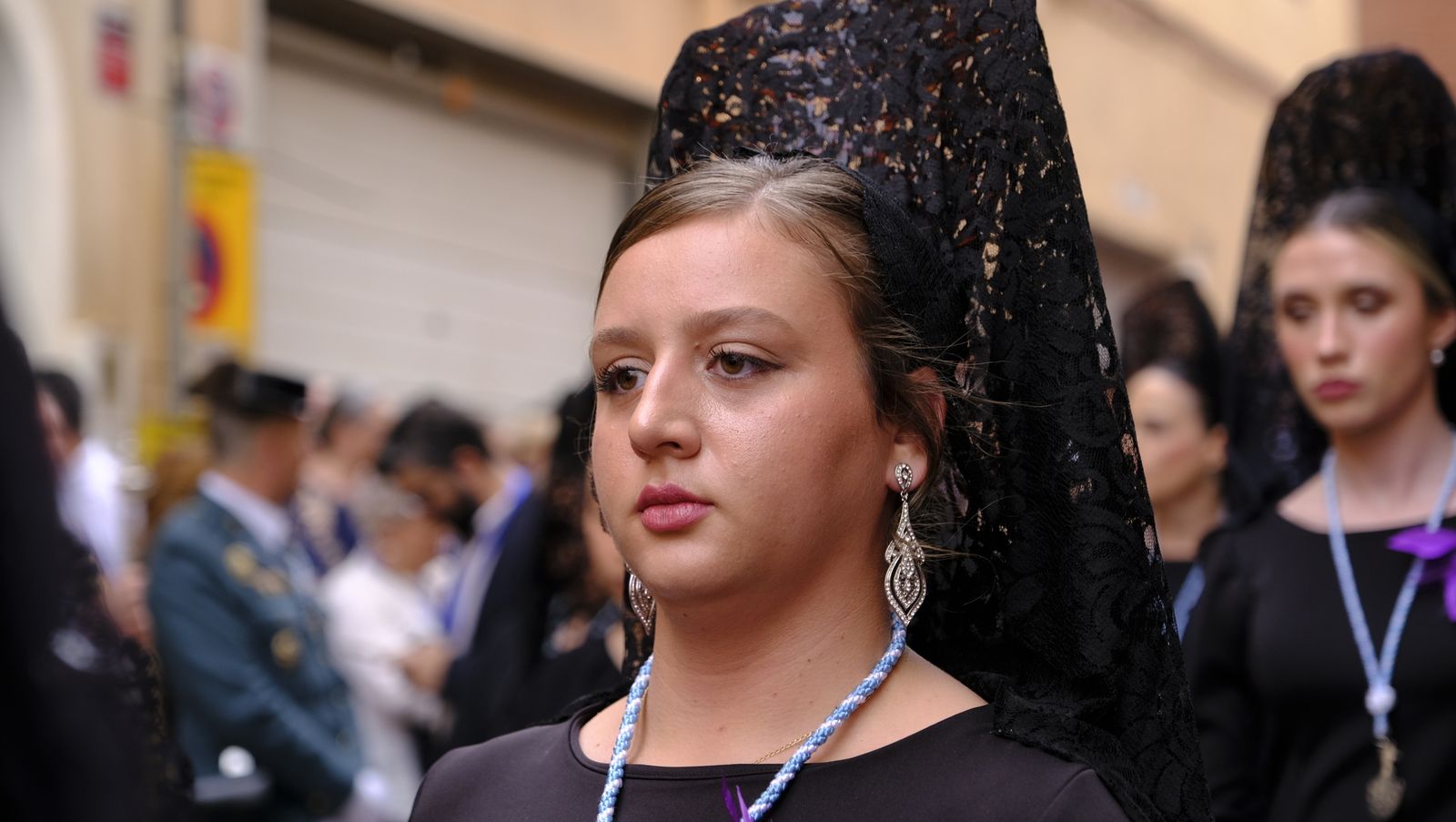 La Procesión de Los Ángeles de sobrepuso a la lluvia, en imágenes