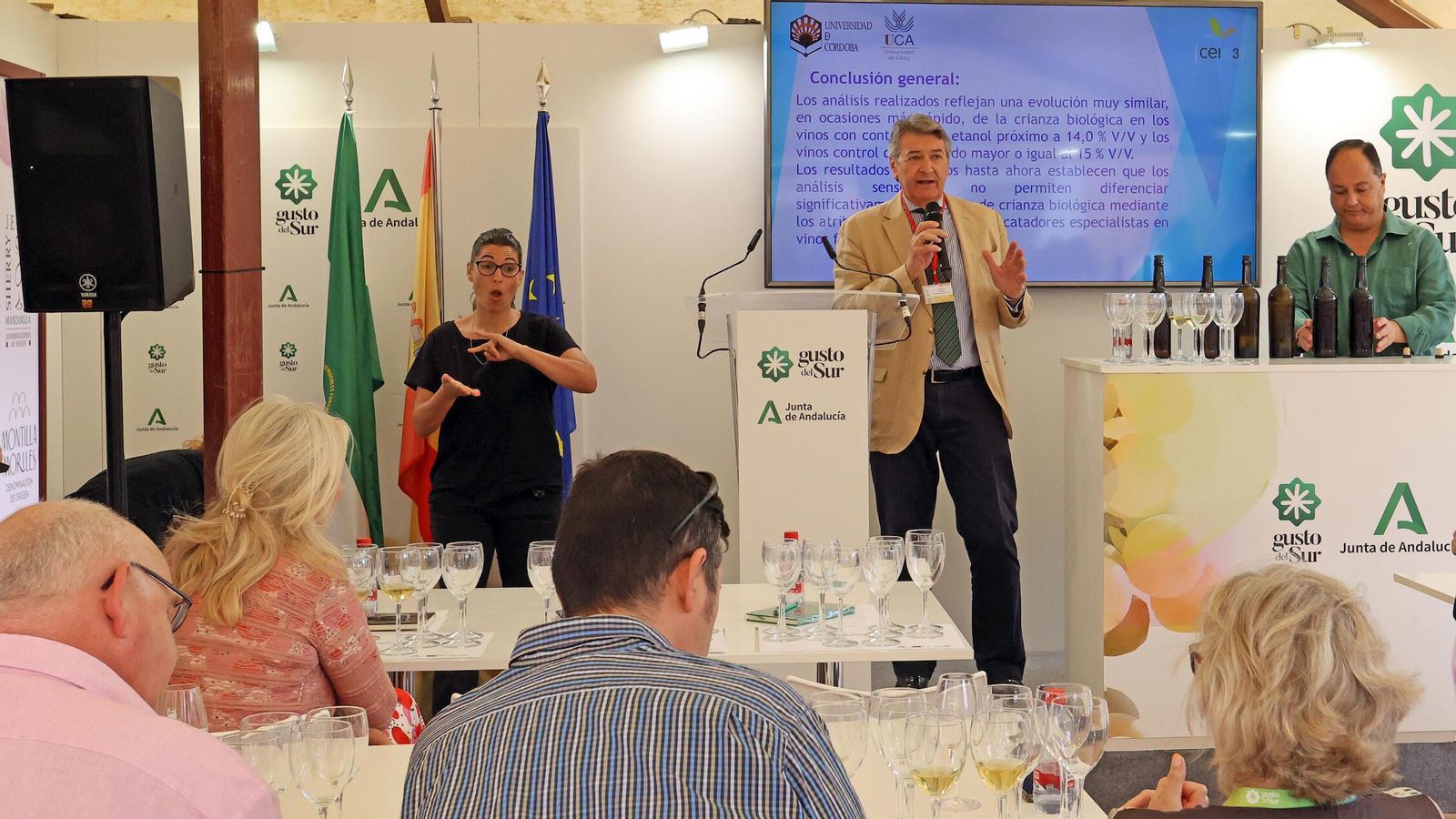 Presentación en el stand de la Consejería de Agricultura del ensayo con los finos y manzanillas por debajo de 15 grados.