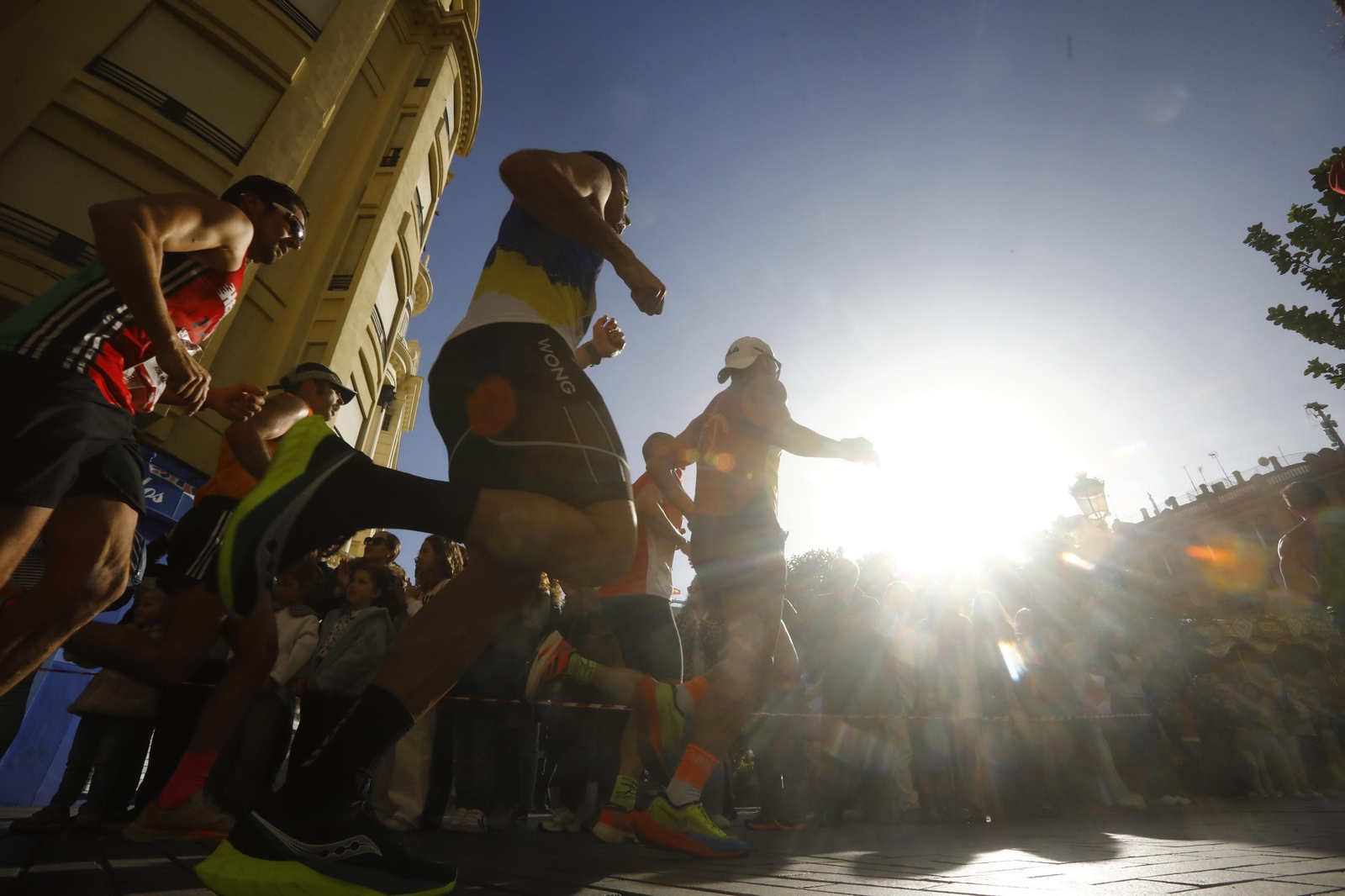 La gloria de cruzar la Puerta del Puente: las fotos de la línea de meta de la Media Maratón de Córdoba 2024