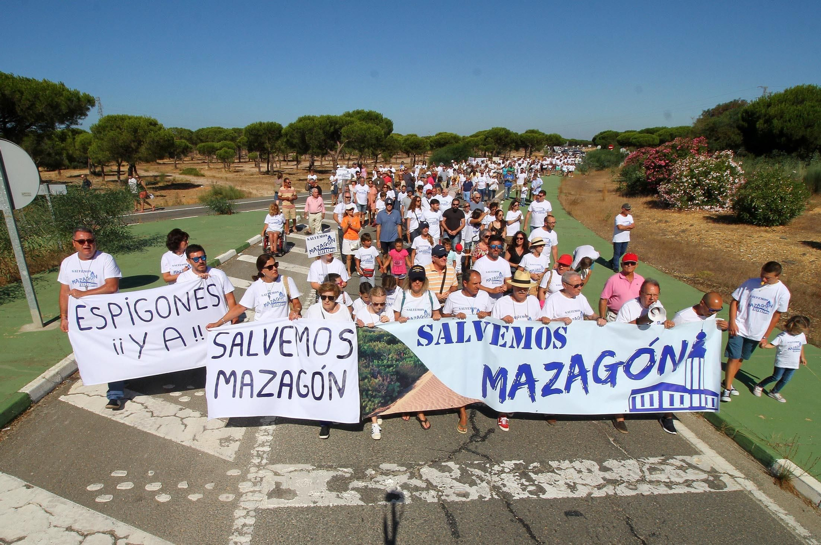 La manifestación "Salvemos Mazagón" en imágenes