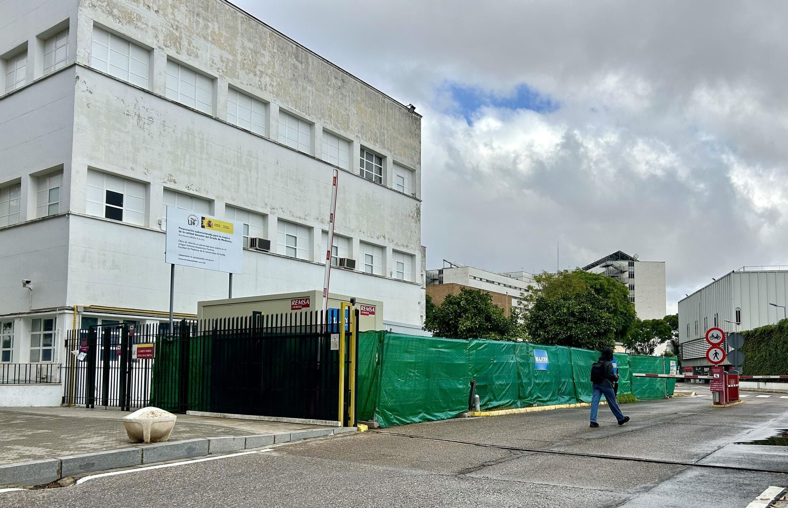 El hospital Virgen Macarena, este lunes por la tarde.