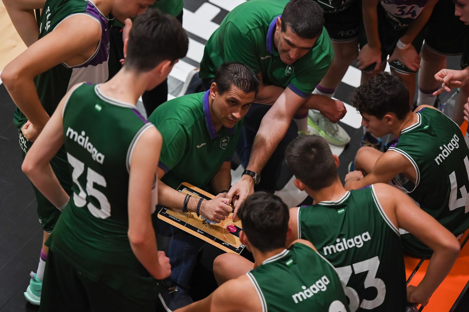 El Unicaja Infantil, durante un tiempo muerto.