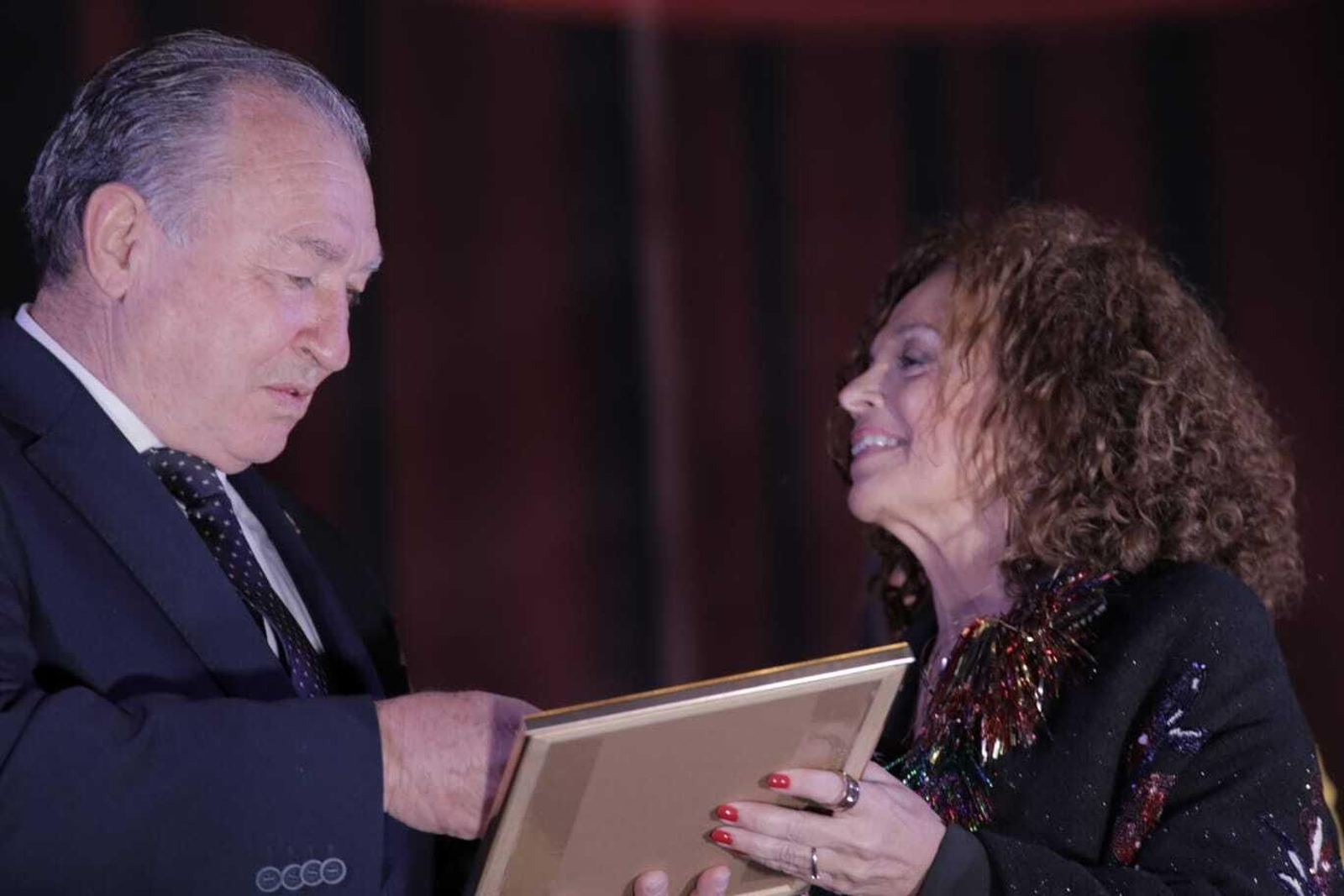 Gala de bienvenida del Carnaval en San Fernando con Manu Sánchez y Sandra Golpe