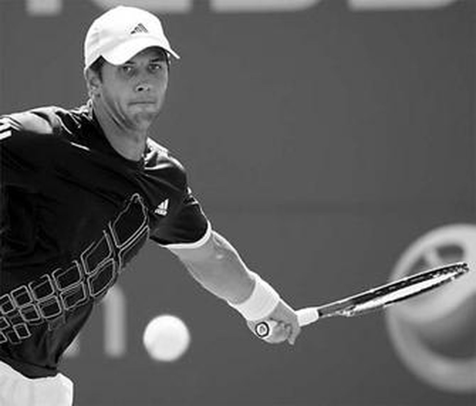 Verdasco devuelve una bola en su encuentro de ayer.