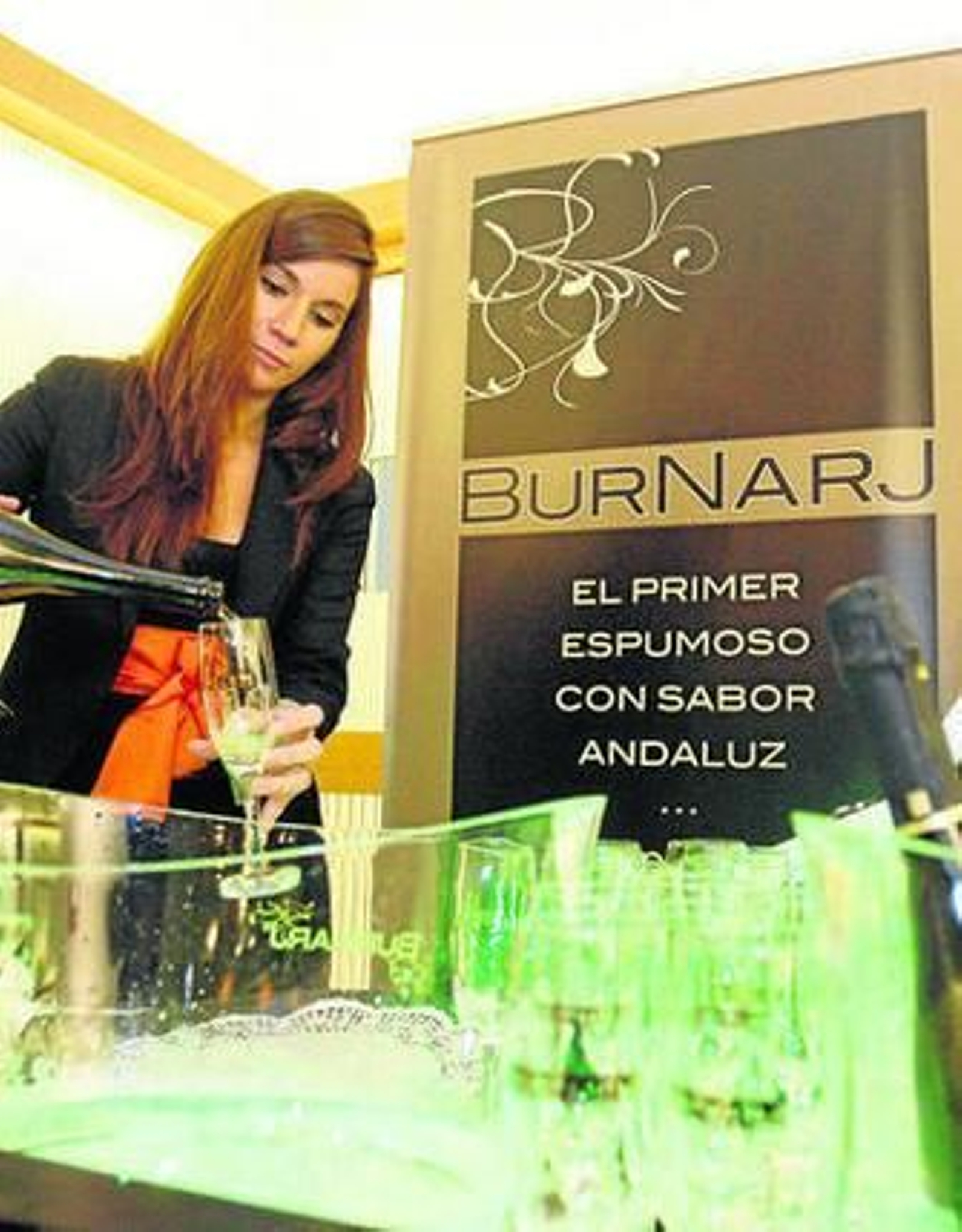 Degustación del espumoso de naranja Burnarj.