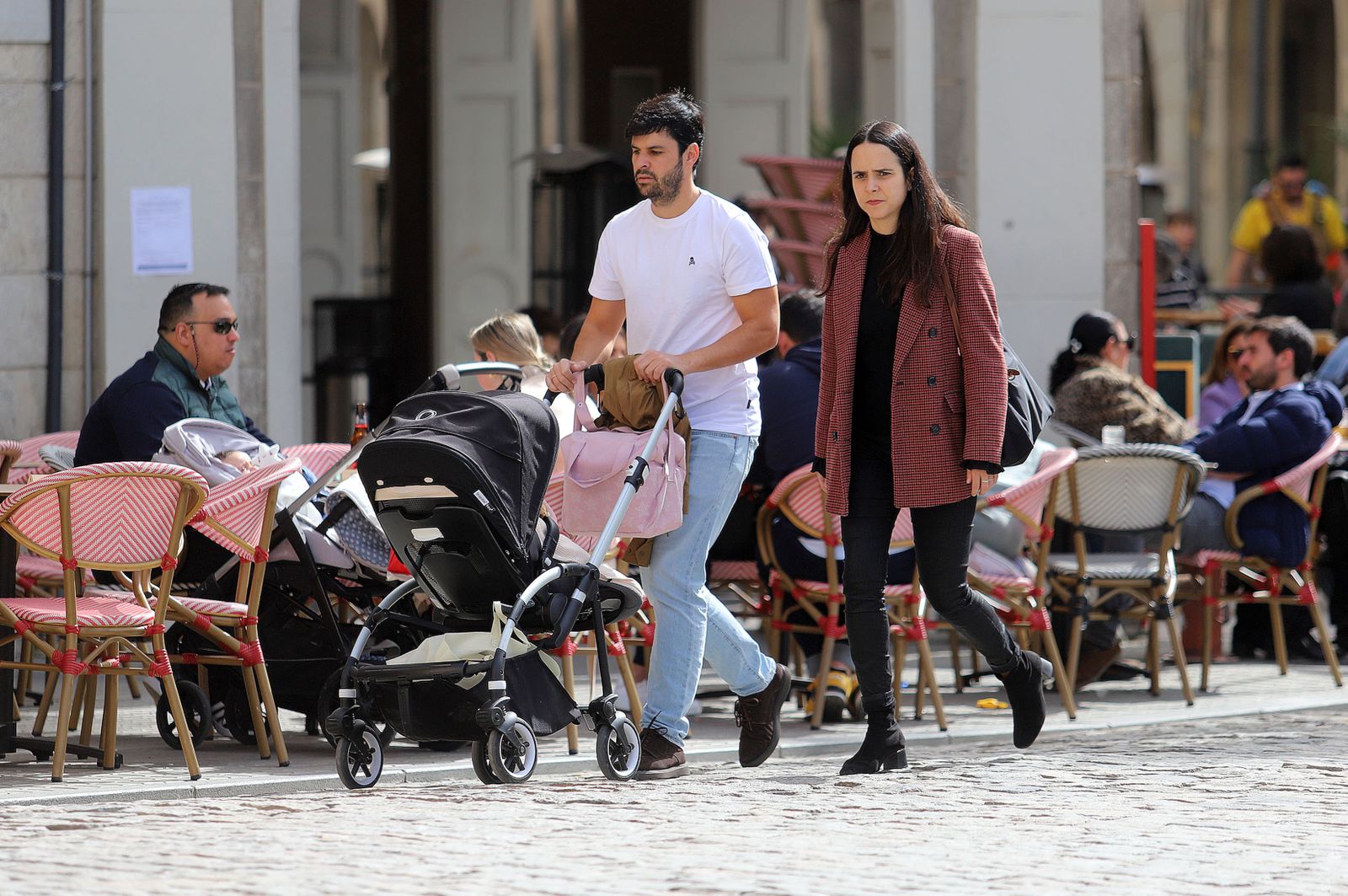 Imágenes del ambiente en la mañana de carnaval en Huelva