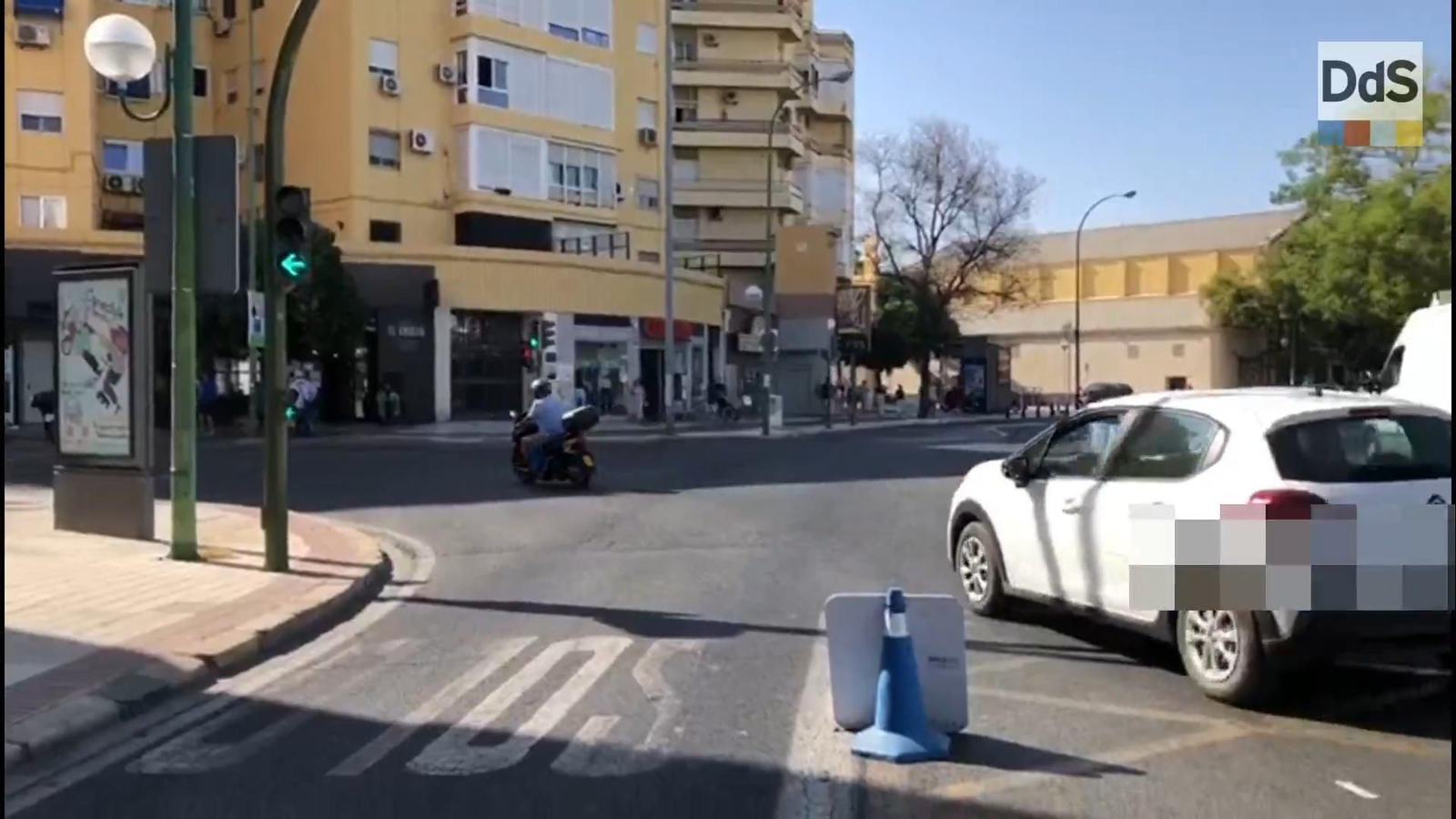Desconcierto de conductores por el cambio de sentido en Carretera de Carmona.