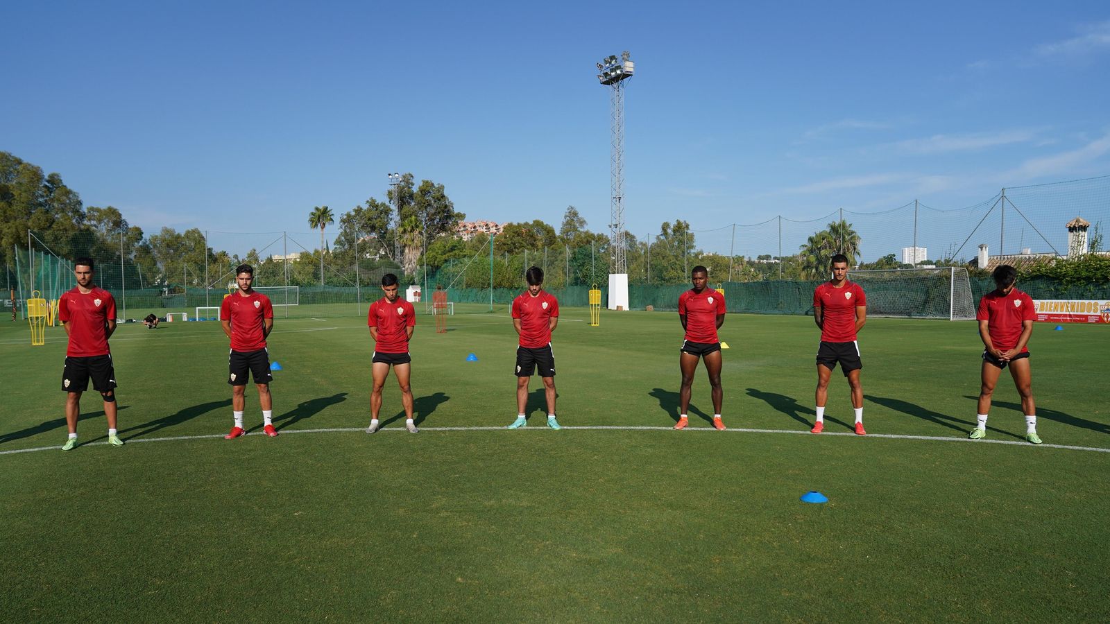 Minuto de silencio de los jugadores.