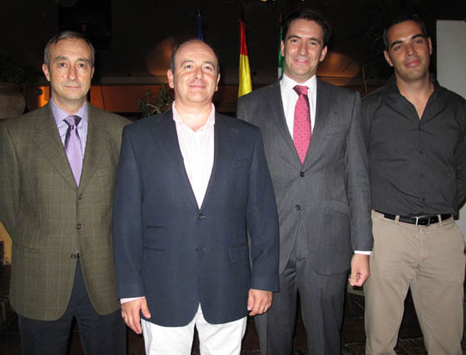 Manuel Jesús de Tellechea, secretario del Coitaoc; Benigno Lacort, consejero delegado de Sandetel; David Cruz-Guzmán (responsable de Tecnología) y Fernando Ferrero (vicesecretario) del Coitaoc.

Foto: Victoria Ramírez