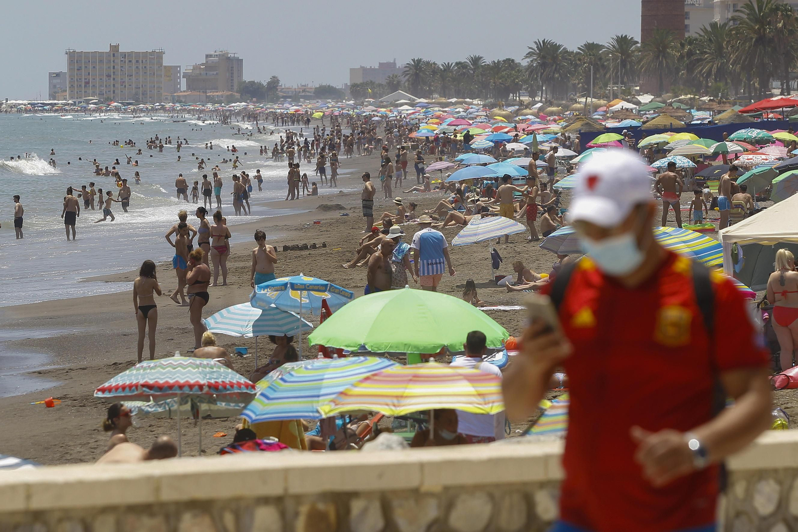 Fotos de la afluencia masiva en las playas de Málaga