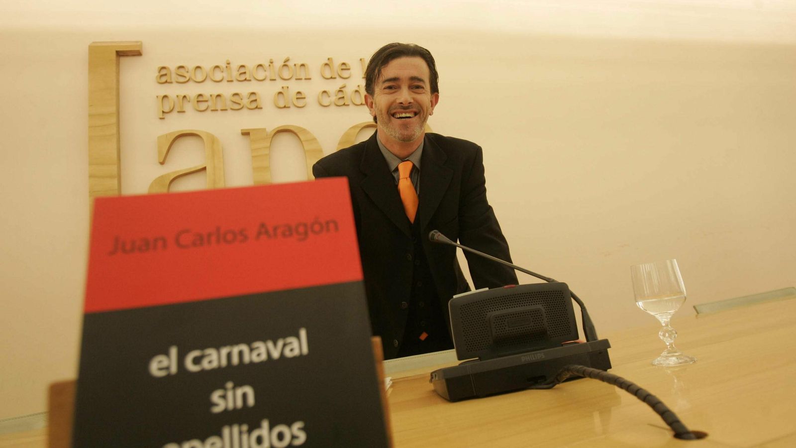 Juan Carlos Aragón, en la presentación de su libro 'El Carnaval sin apellidos'. Juan Carlos Aragón, en la presentación de su libro 'El Carnaval sin apellidos'.