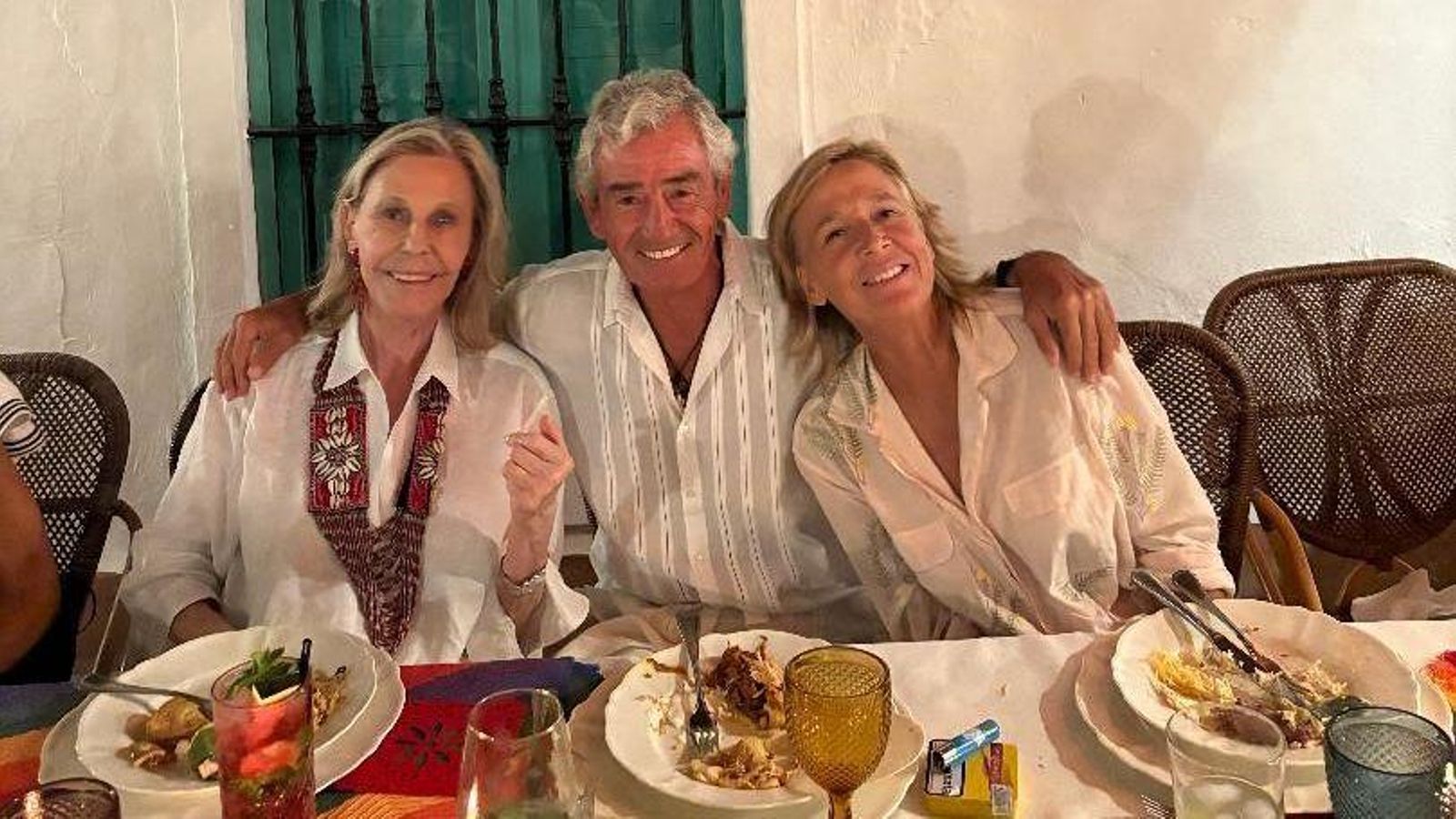 Ana Gamazo, José María Pacheco y Marta Barroso, durante la cena.
