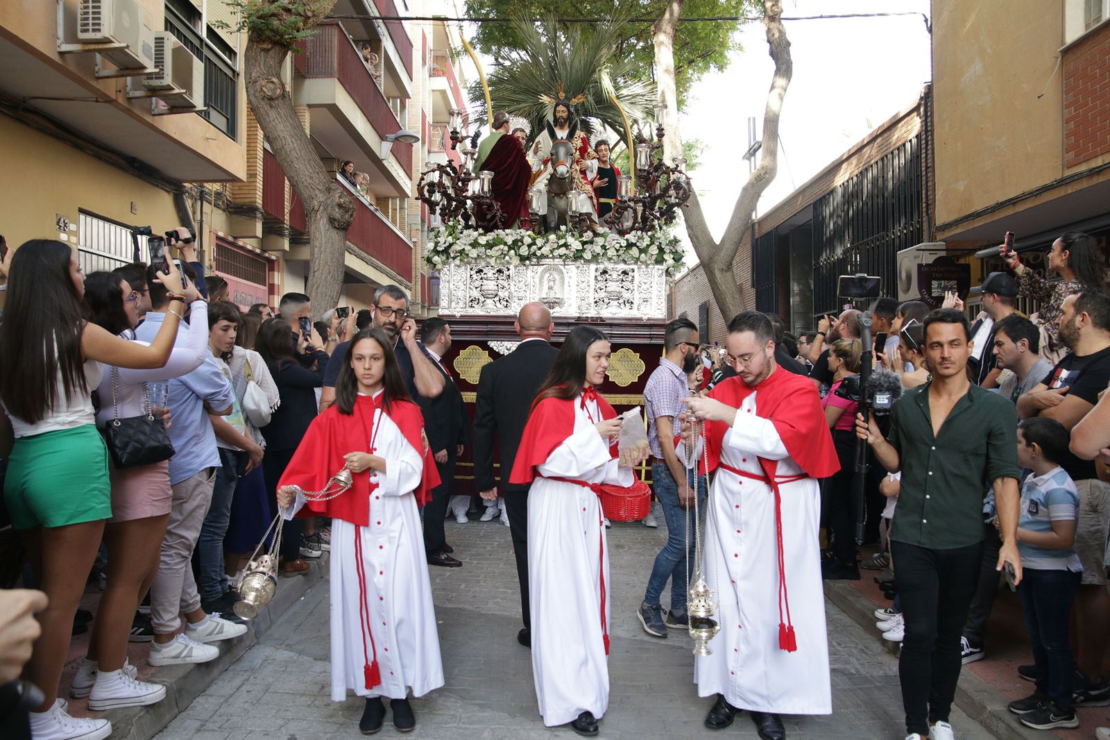 Imágenes de La Magna por las calles de Almería