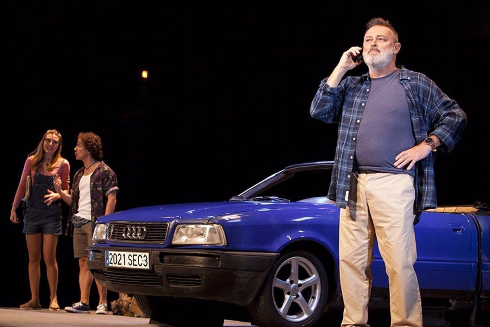 Escena de la obra ‘Blablacoche’ con Pablo Carbonell que llega a Roquetas.