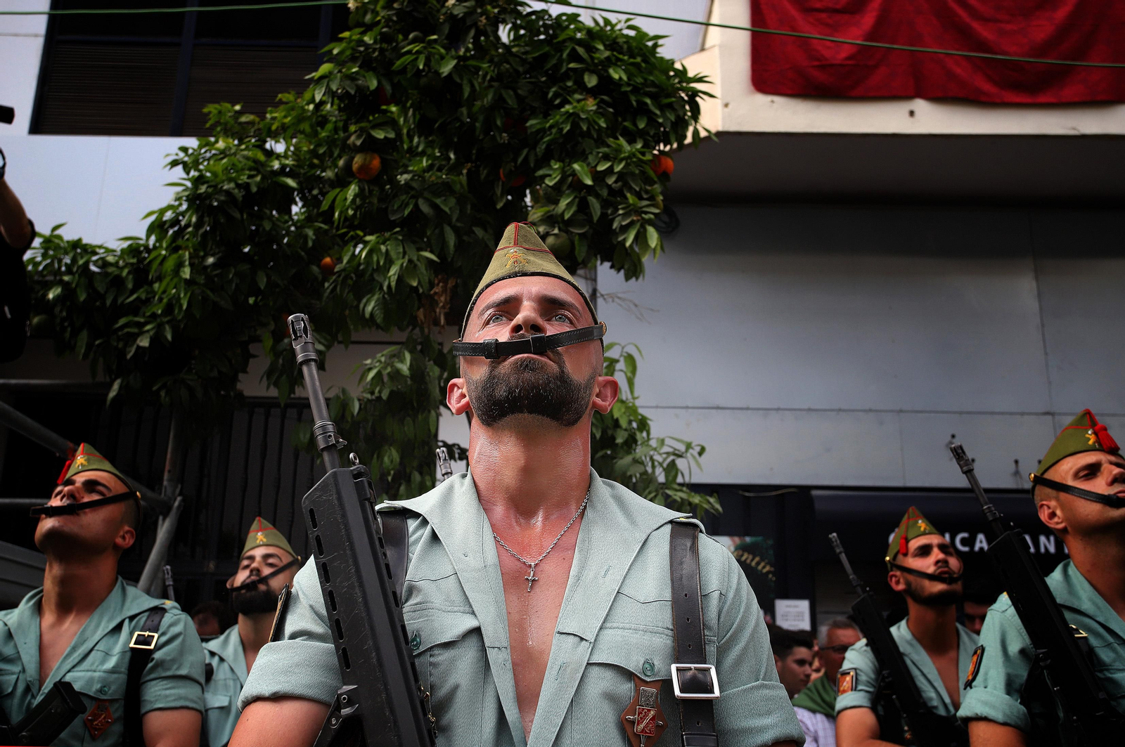 Sábado de Pasión: Imágenes de La Legión con el Cristo de la Vera+Cruz