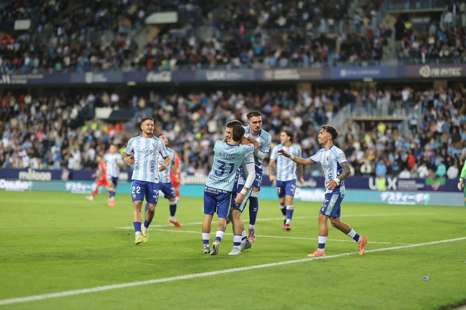 Las fotos del imponente ambiente en La Rosaleda en el Málaga - Córdoba CF