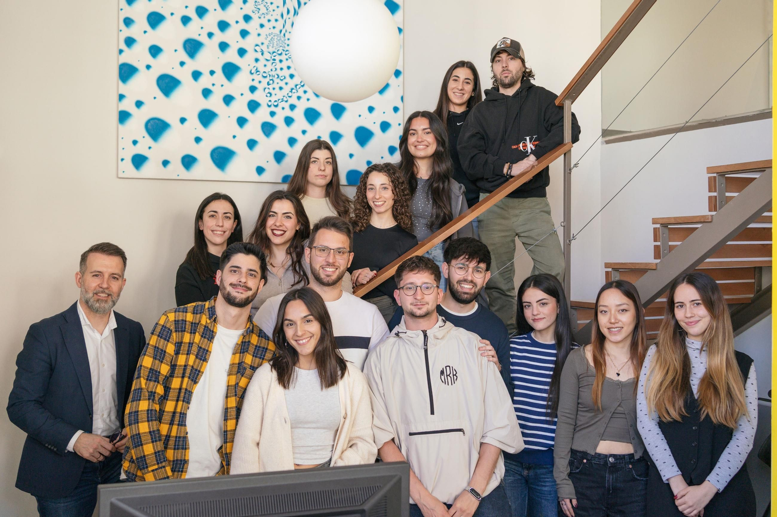 Jesús Arroyo junto a una parte del gran equipo con el que cuenta Limón Publicidad.