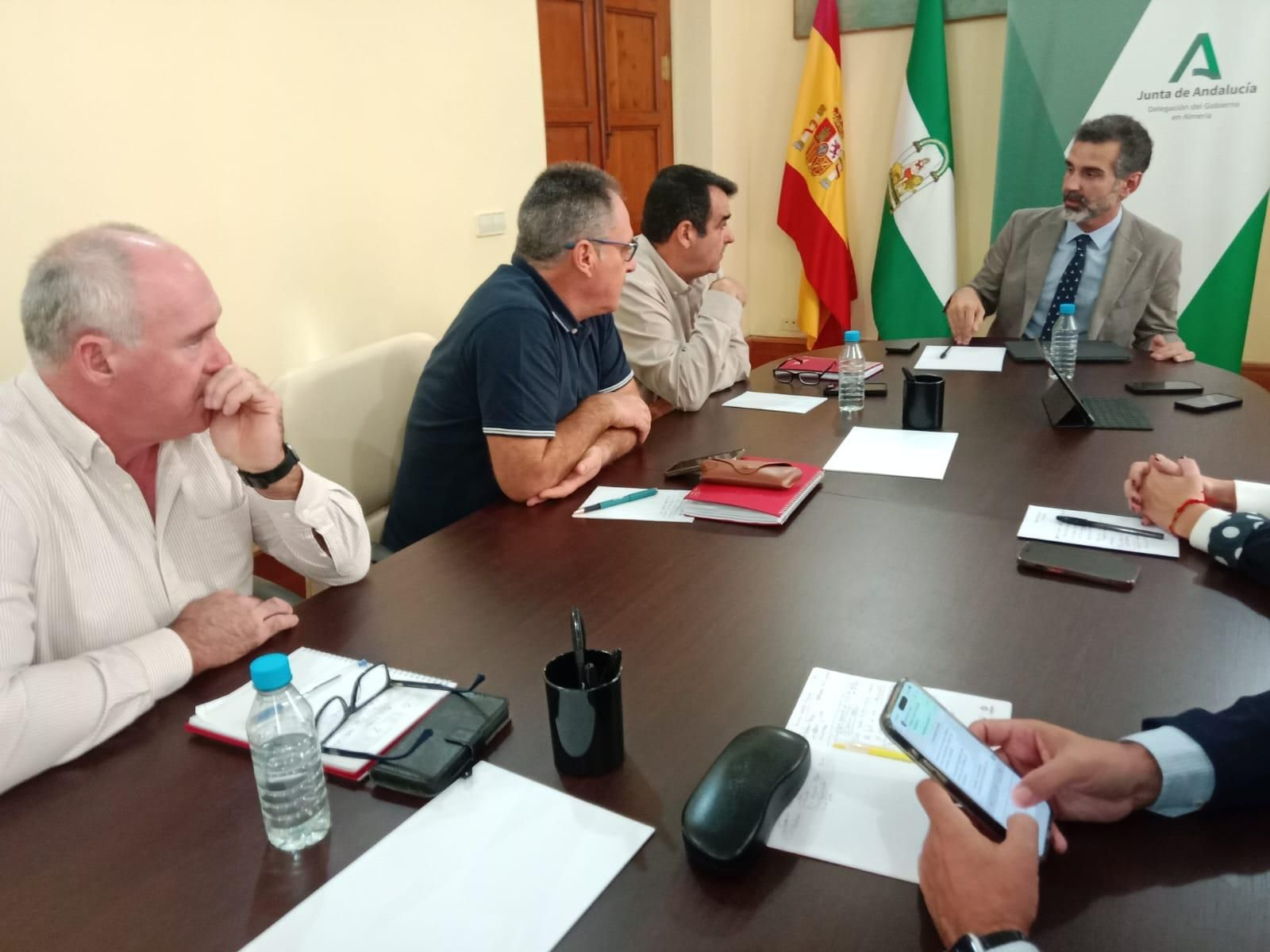 Reunión con el consejero. Reunión con el consejero.