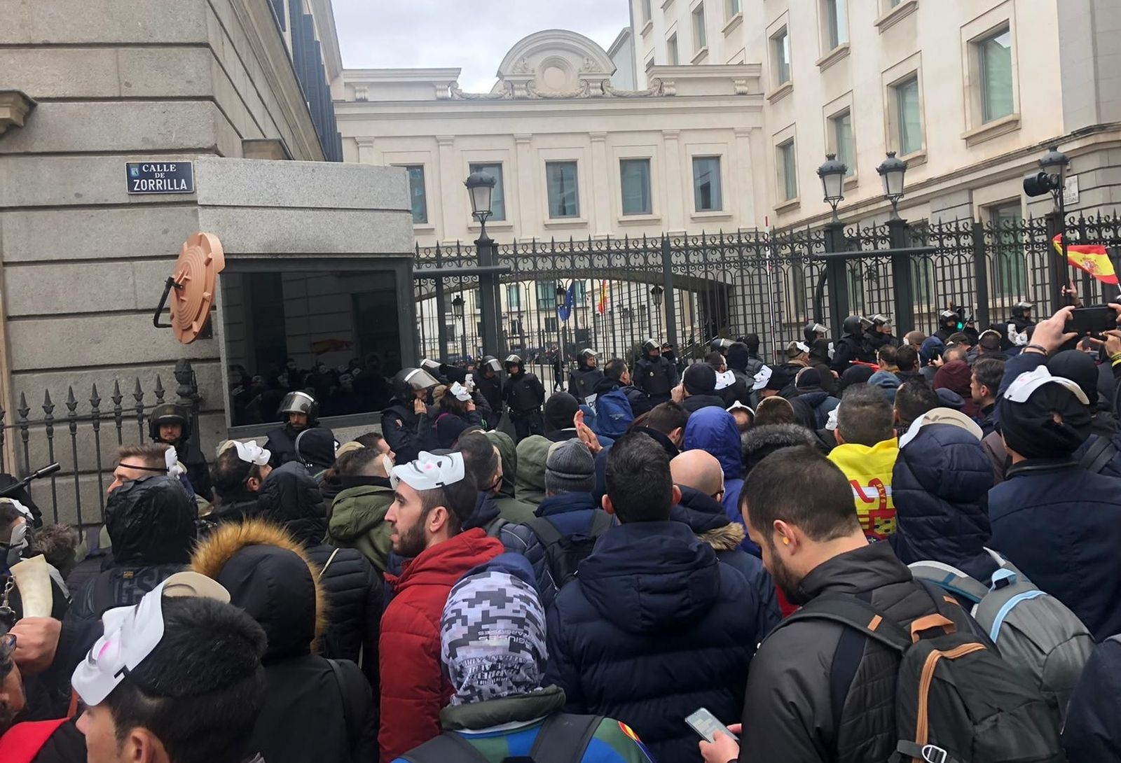 Protesta ante el Congreso de los Diputados en Madrid.