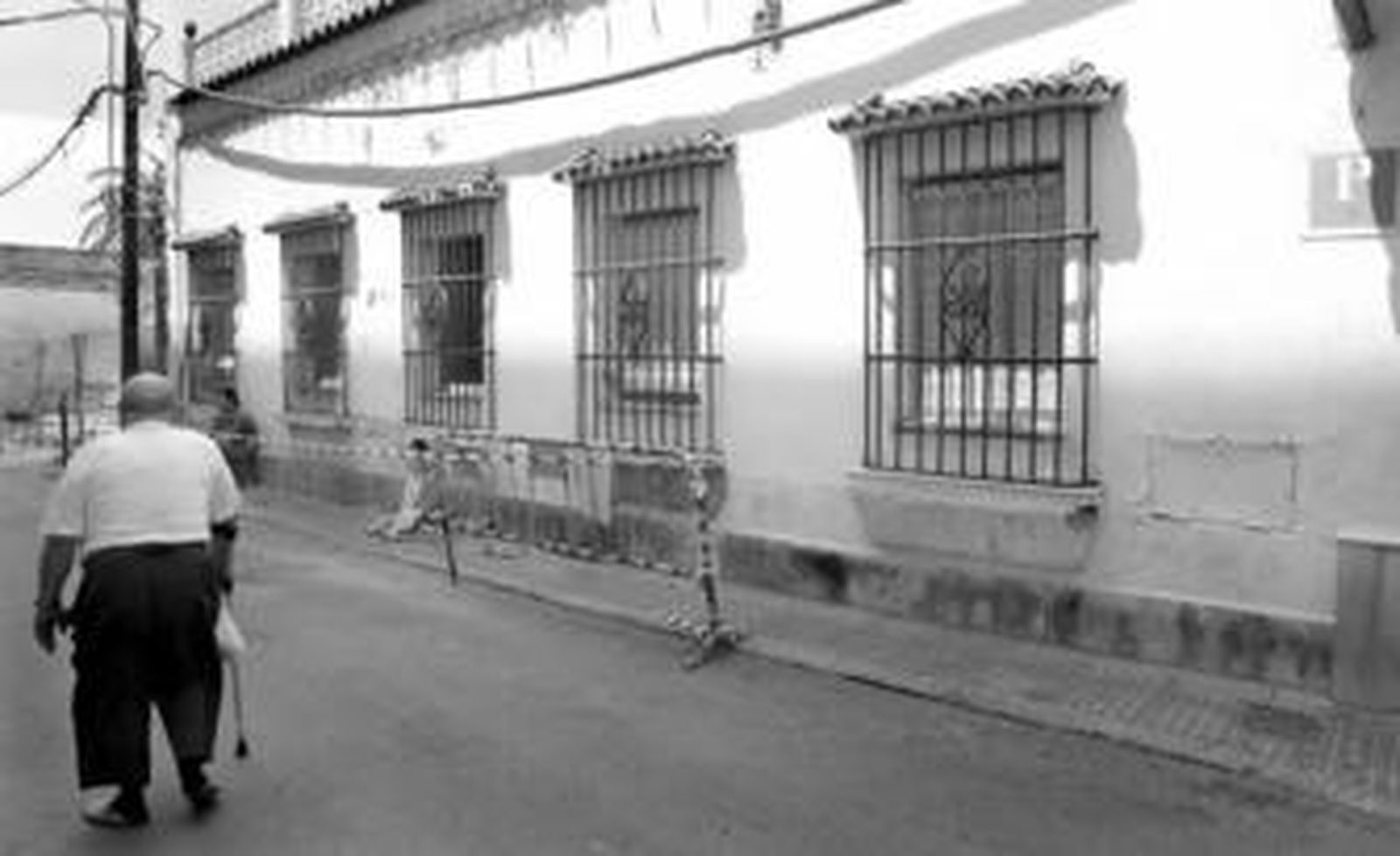 Fachada del Hostal Sur de Los Chinchorros, que ha cerrado sus puertas después de casi 50 años.