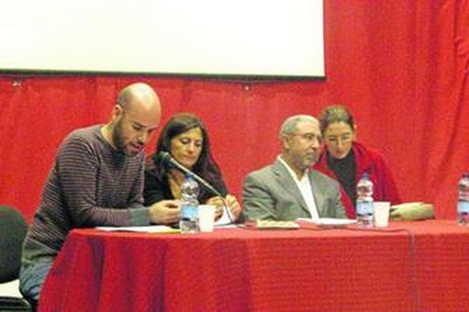 Imagen del encuentro literario, en la noche del pasado jueves.