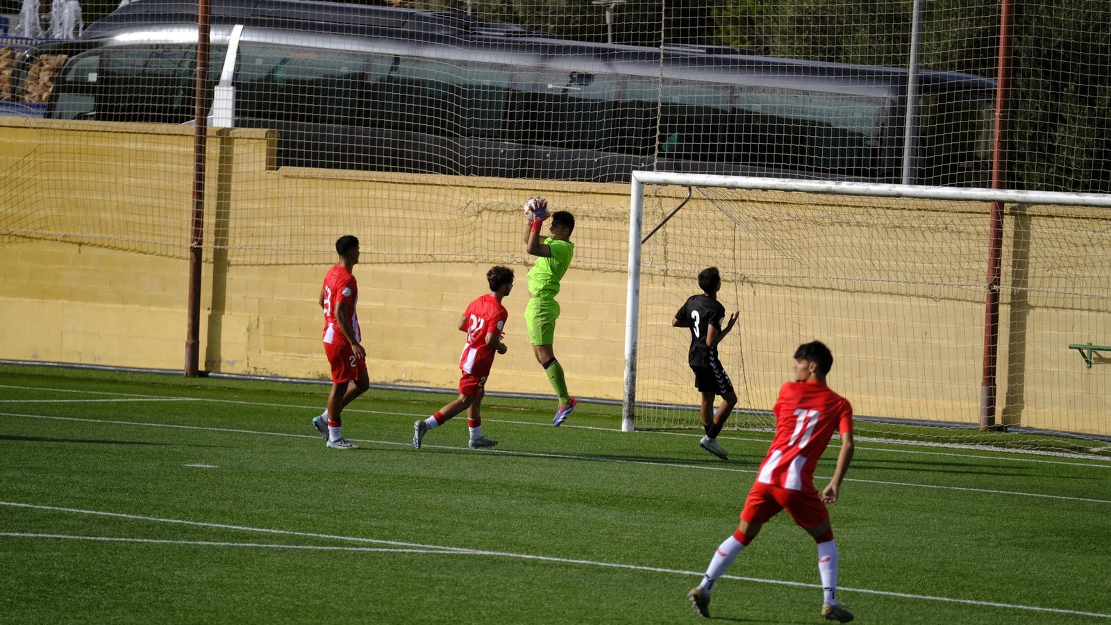 El guardameta del conjunto almeriense detiene un balón durante el encuentro de la pasada jornada contra el Calavera.