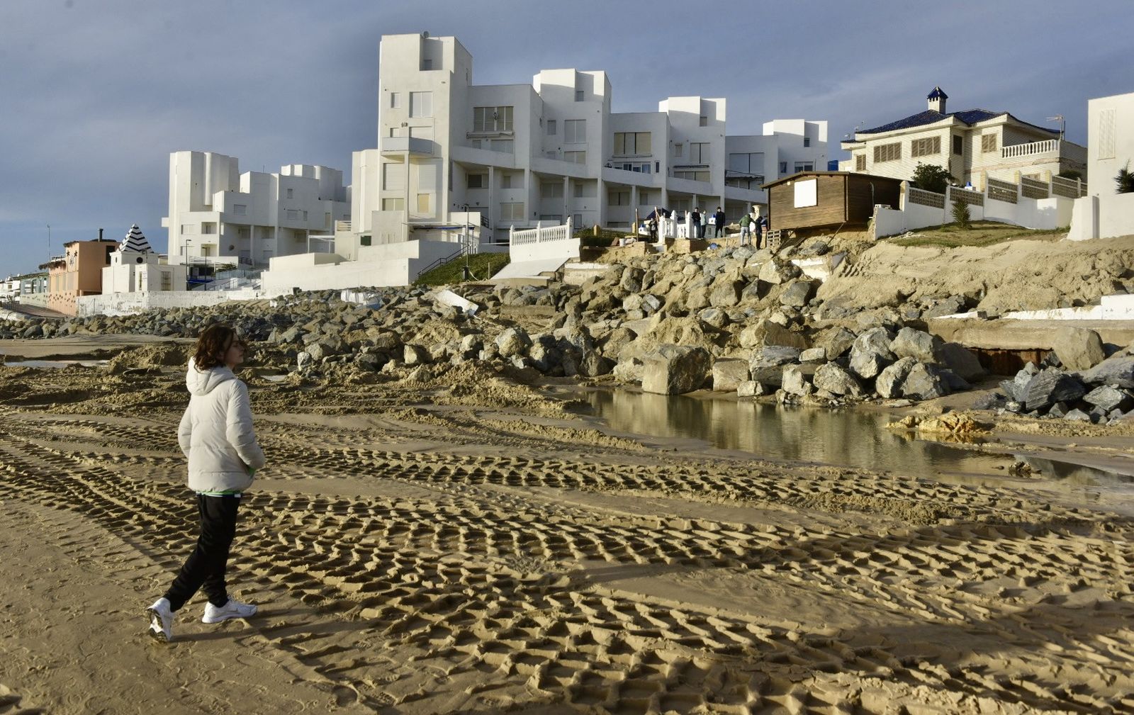 Comienza las obras de regeneración de arena en Matalascañas