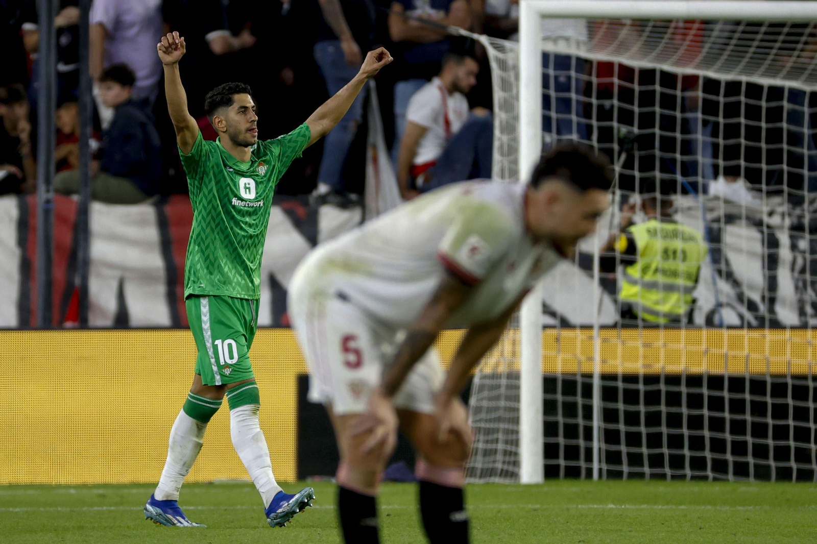 Ayoze celebra su gol en el Ramón Sánchez-Pizjuán