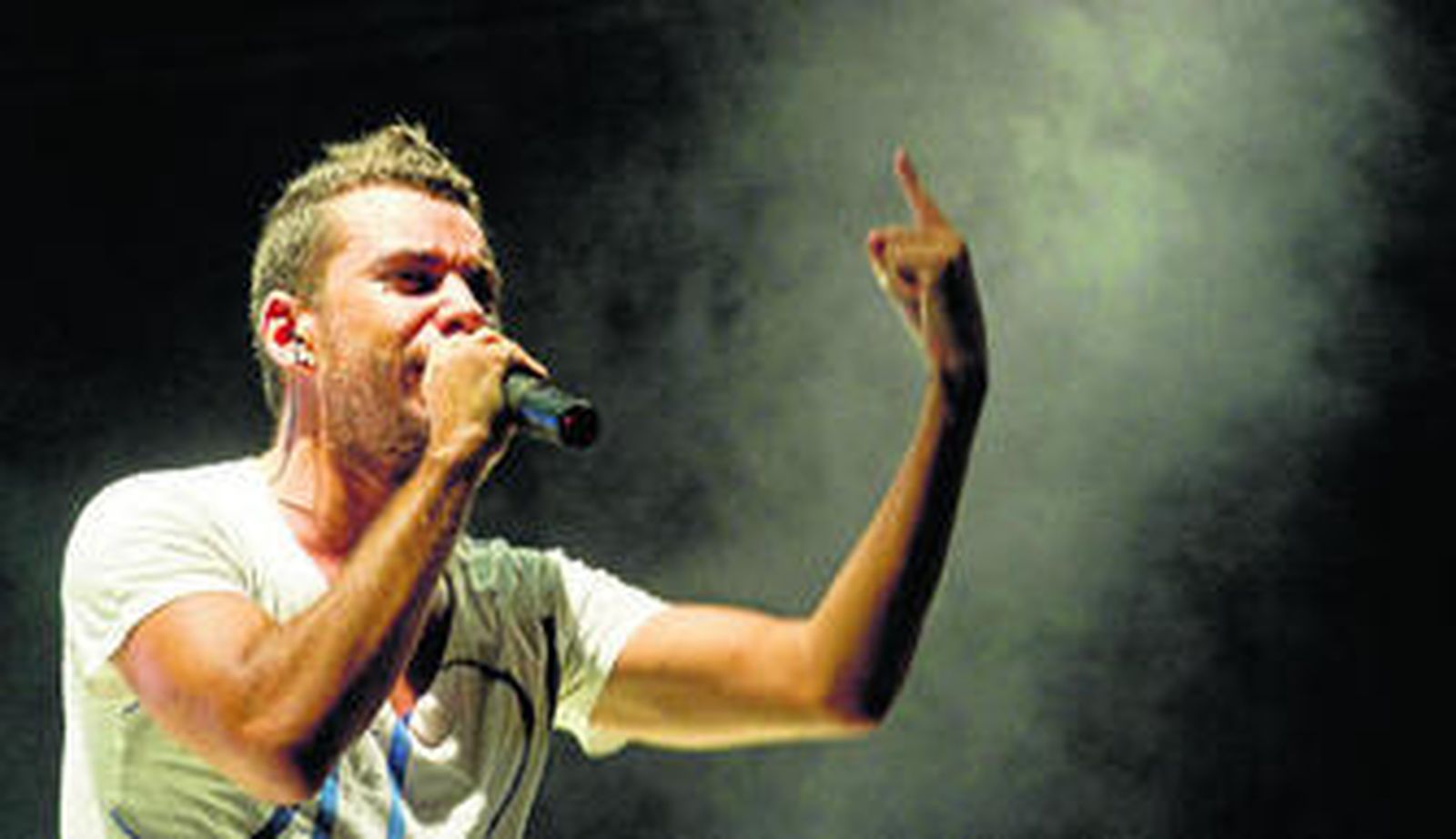 Sergio Contreras se involucra hasta en el montaje de su espectáculo, creado por el mismo, que más que un concierto es un gran 'show'.