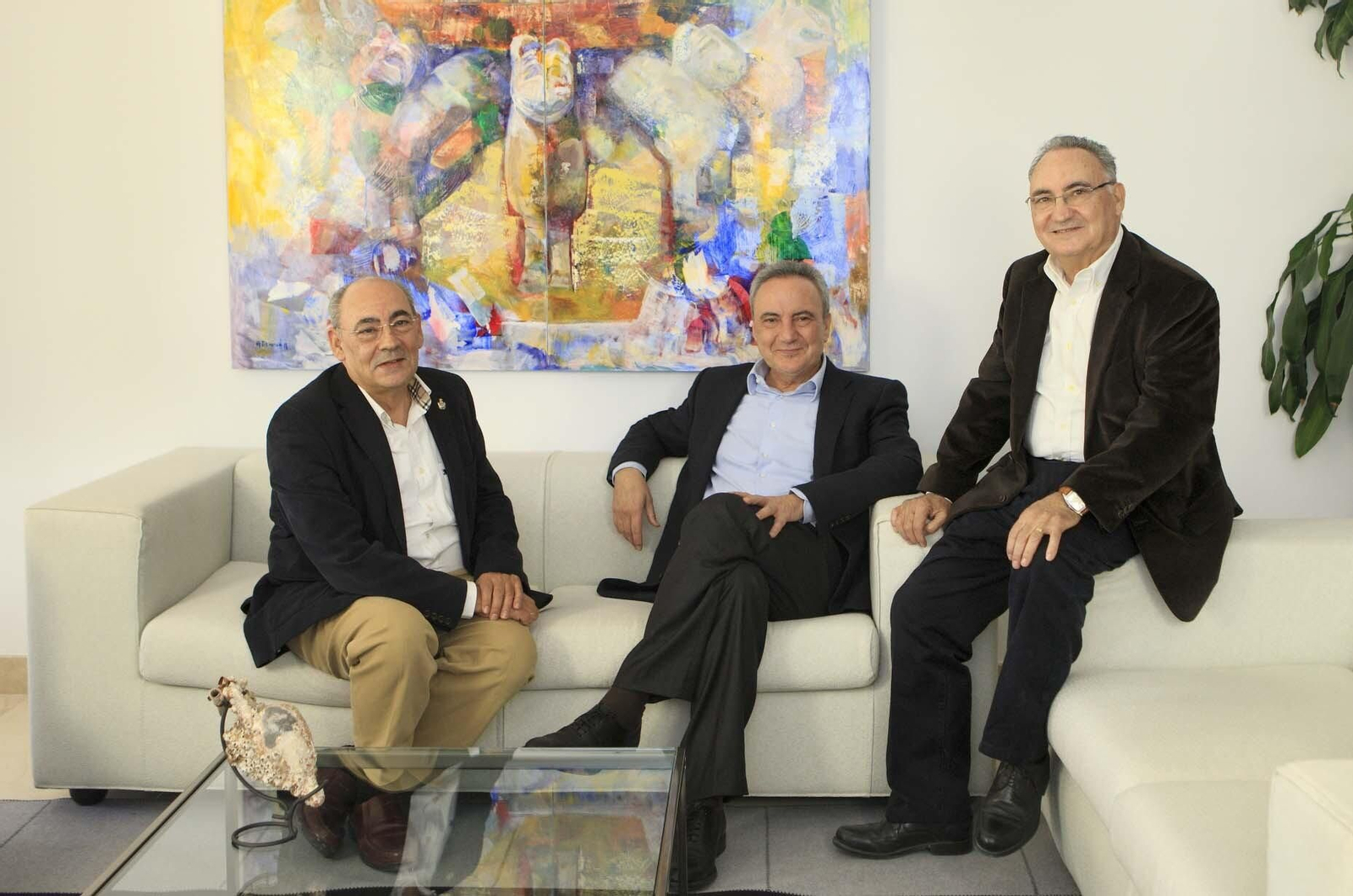 José, Francisco y Eduardo Martínez-Cosentino, los tres hermanos que transformaron la pequeña empresa de los 80 en una firma global líder en su sector.