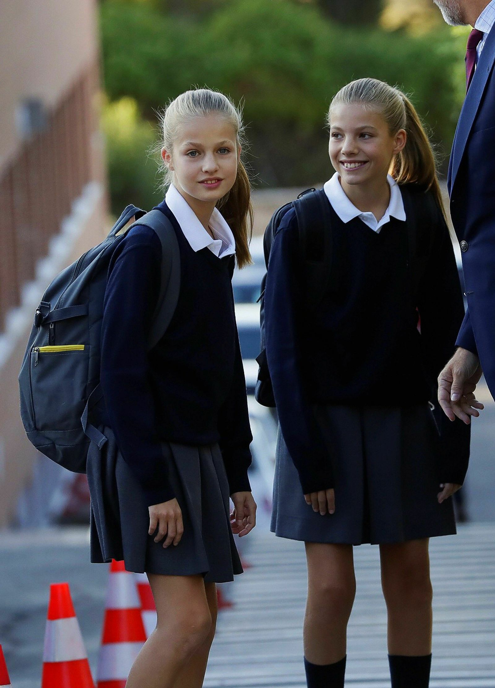La princesa Leonor y la infanta Sofía, el miércoles, a su llegada al colegio.